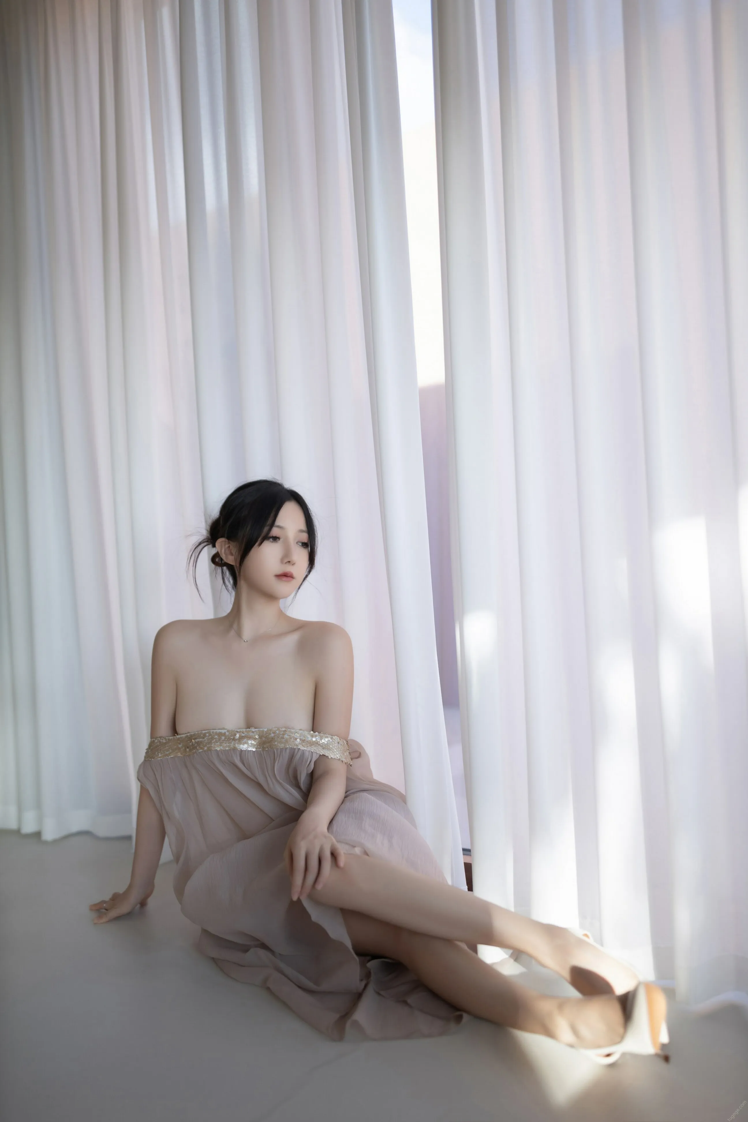 [秀人付费] 鱼子酱Fish 诱人私拍福利 抹胸芦苇女人 第 156 张