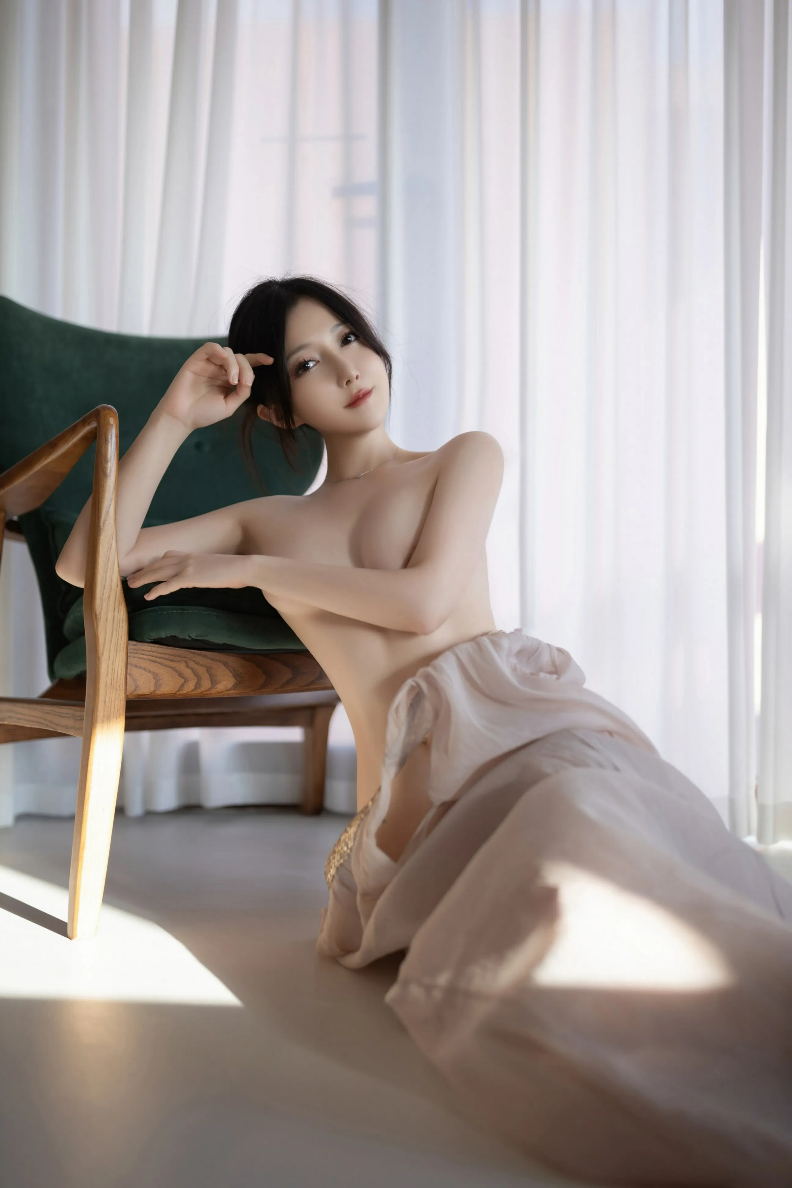 [秀人付费] 鱼子酱Fish 诱人私拍福利 抹胸芦苇女人 第 169 张