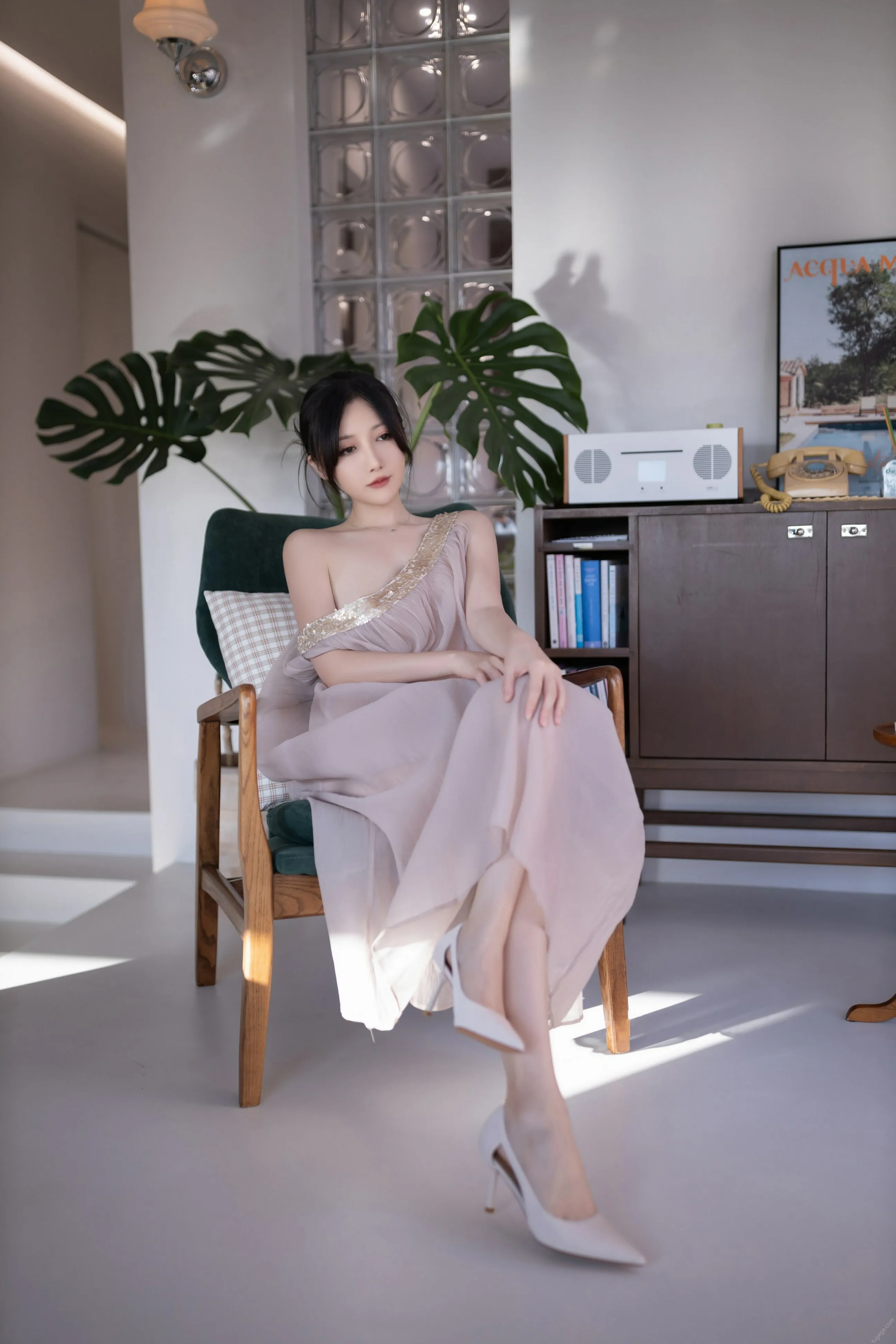 [秀人付费] 鱼子酱Fish 诱人私拍福利 抹胸芦苇女人 第 98 张