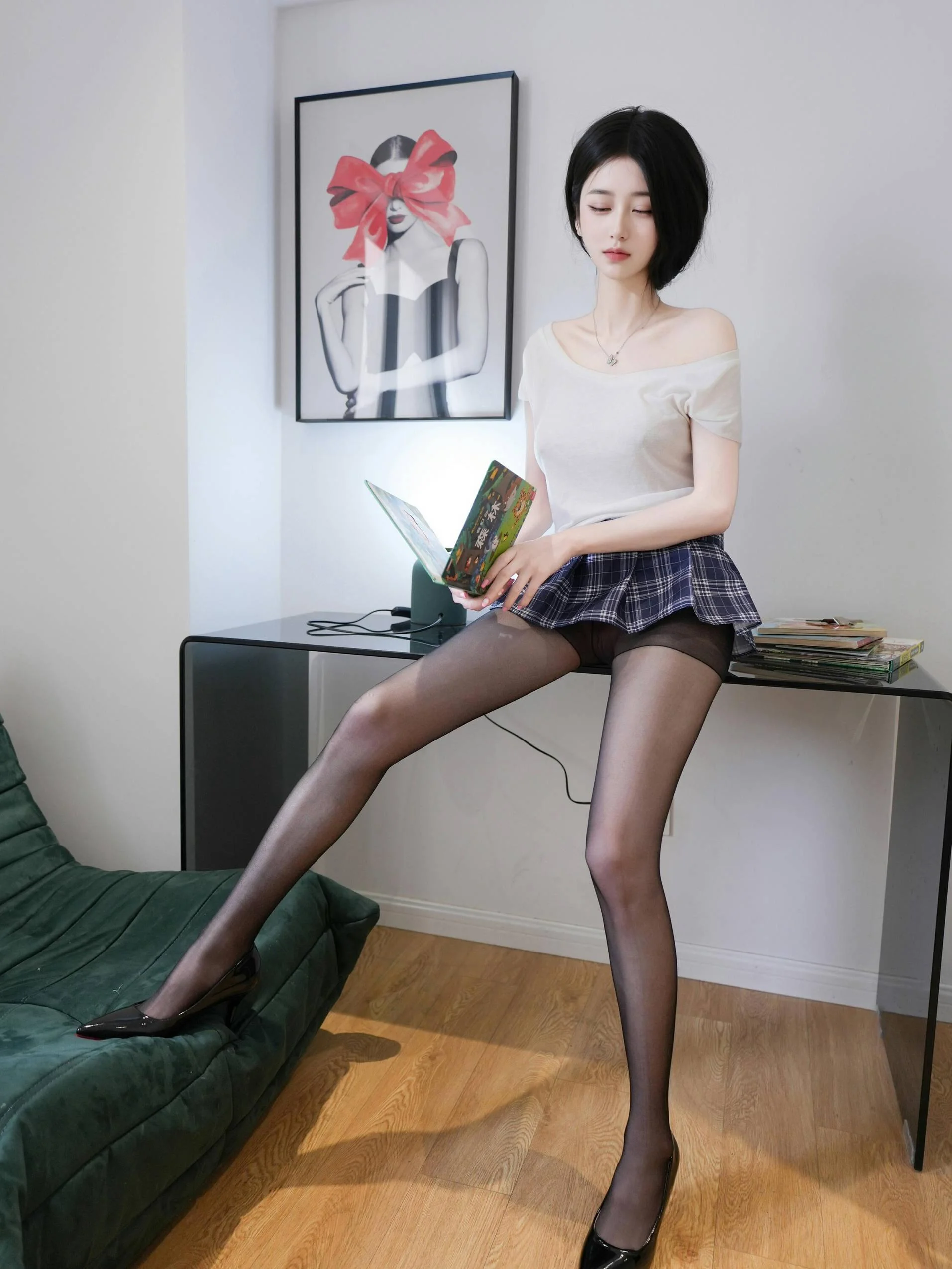 [秀人精选] 白小蝶 诱人私拍福利 短裙白衣 第 20 张