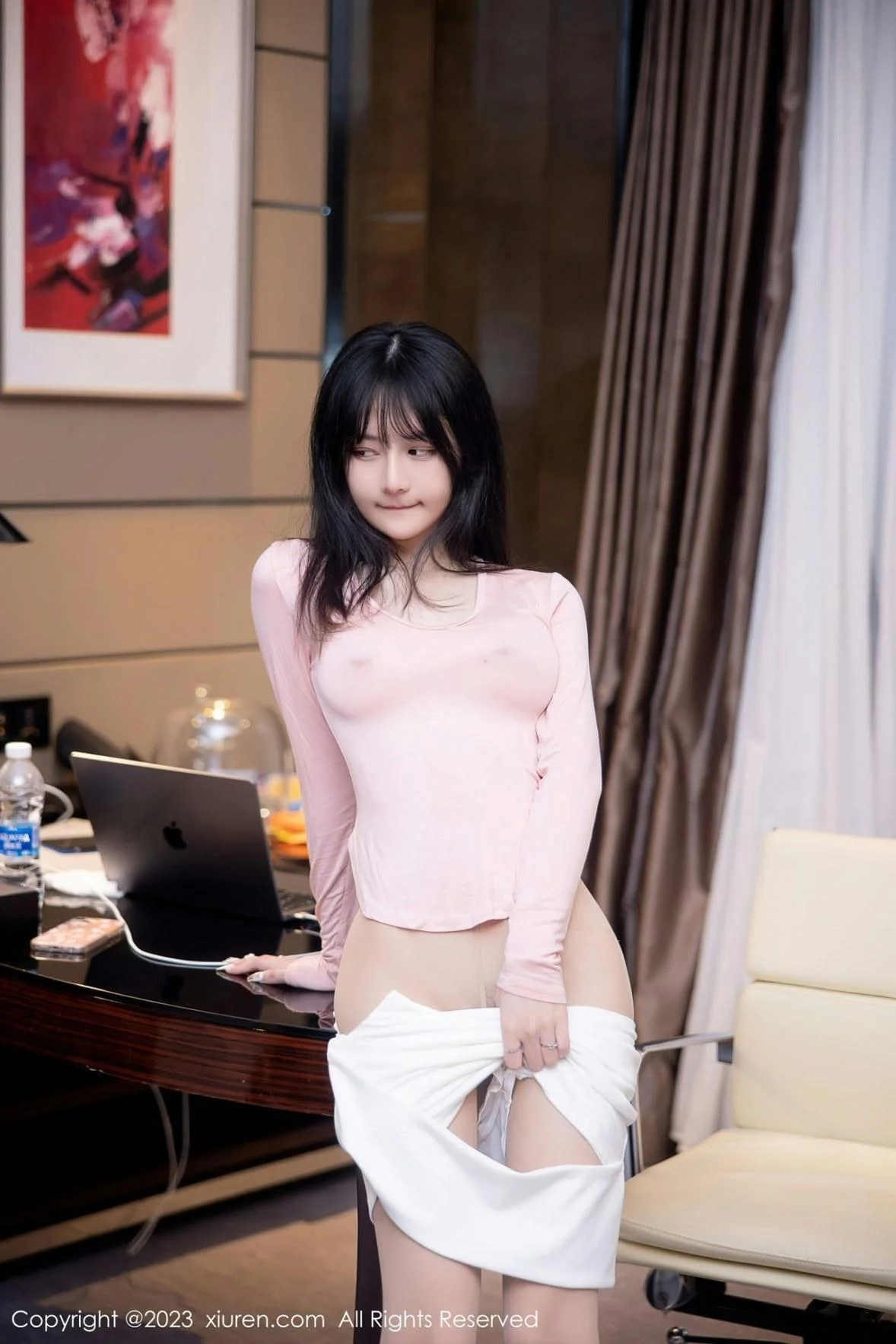 谢小蒽性感粉色上衣配白短裙露超薄无内肉丝撩人绝美写真 第 26 张