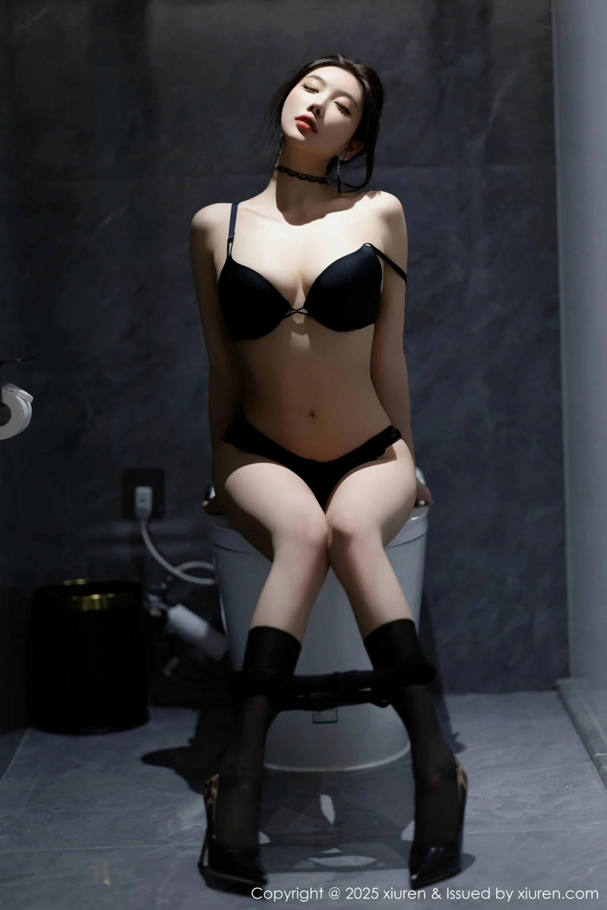 杨晨晨Yome黑色连衣短裙露黑色内衣配开档黑丝极致魅惑写真 第 63 张