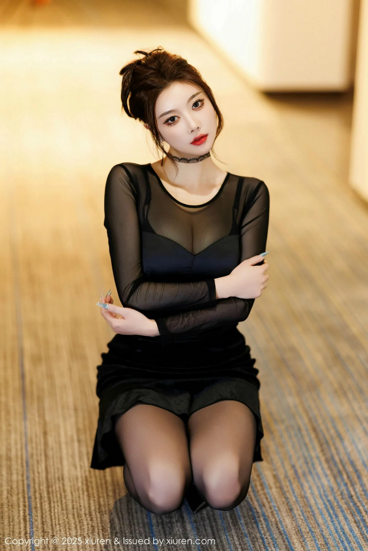 杨晨晨Yome黑色连衣短裙露黑色内衣配开档黑丝极致魅惑写真 第 8 张