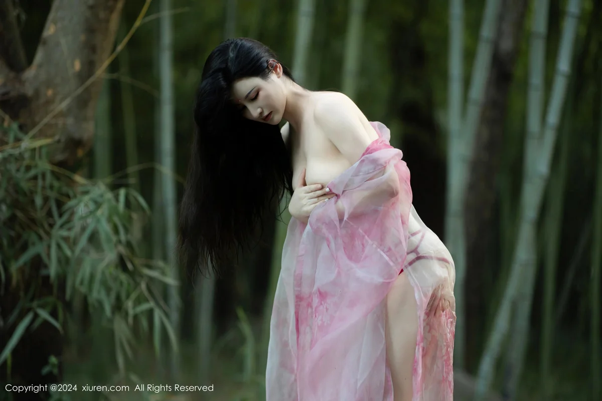 诗诗kiki户外性感粉色古风薄纱服饰秀丰腴身姿惹火绝美写真 第 105 张