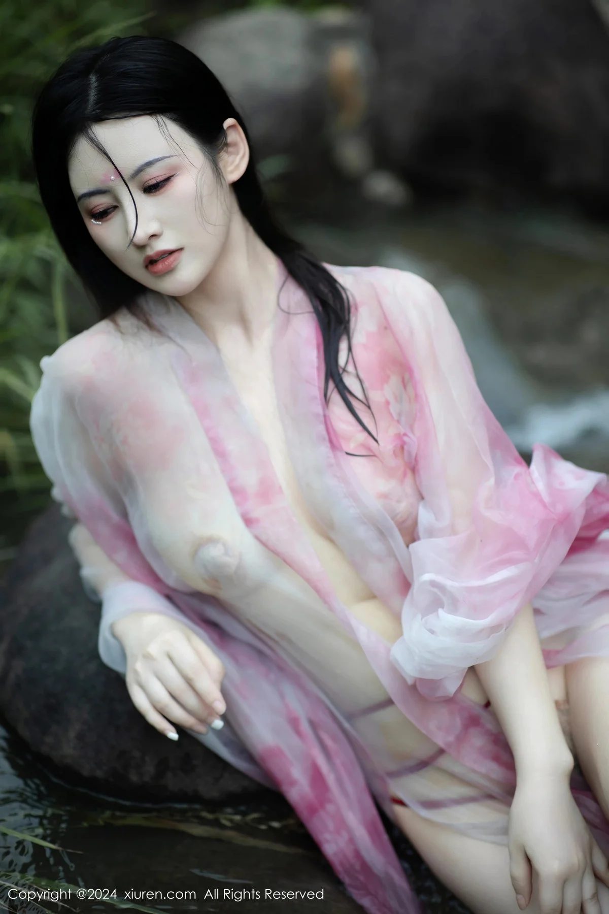 诗诗kiki户外性感粉色古风薄纱服饰秀丰腴身姿惹火绝美写真 第 126 张