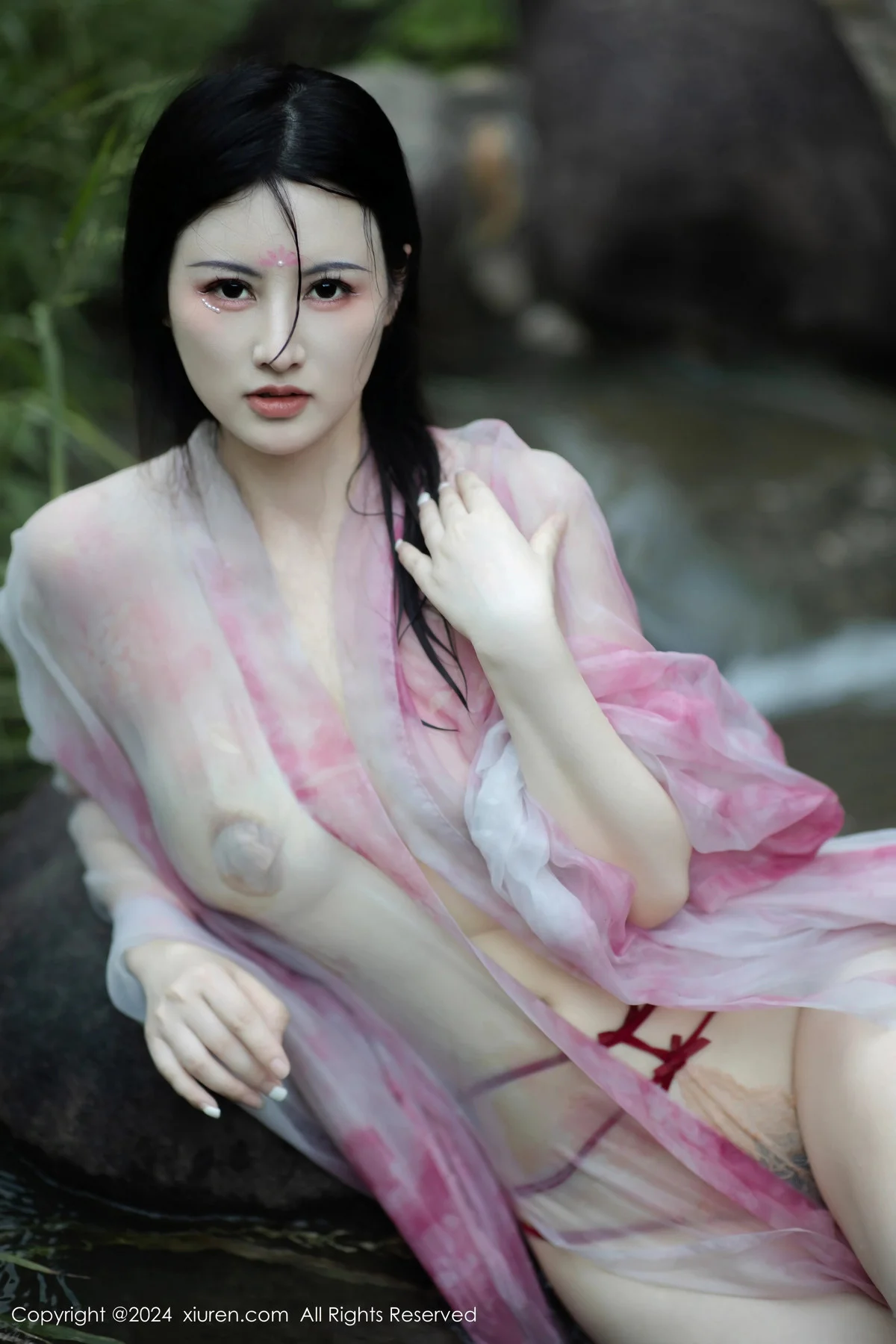 诗诗kiki户外性感粉色古风薄纱服饰秀丰腴身姿惹火绝美写真 第 127 张