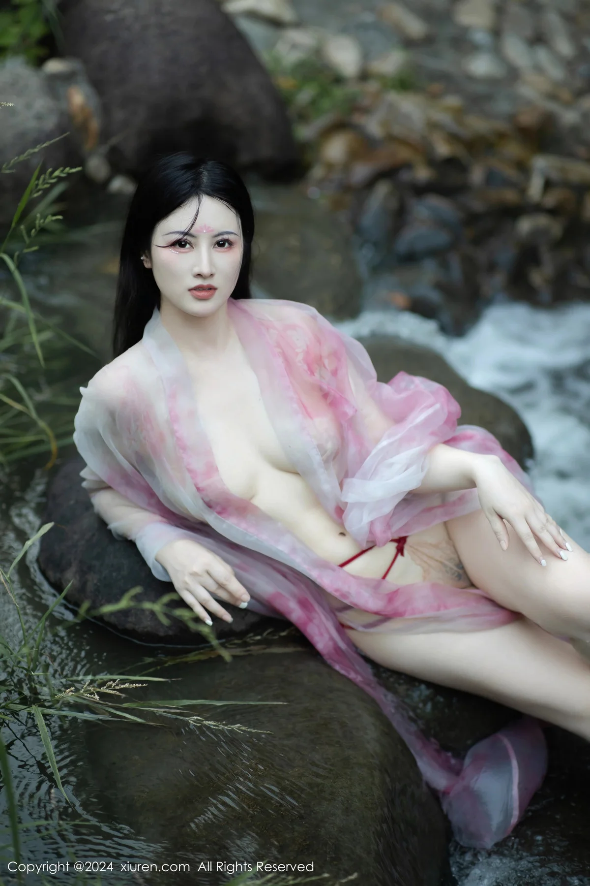 诗诗kiki户外性感粉色古风薄纱服饰秀丰腴身姿惹火绝美写真 第 129 张