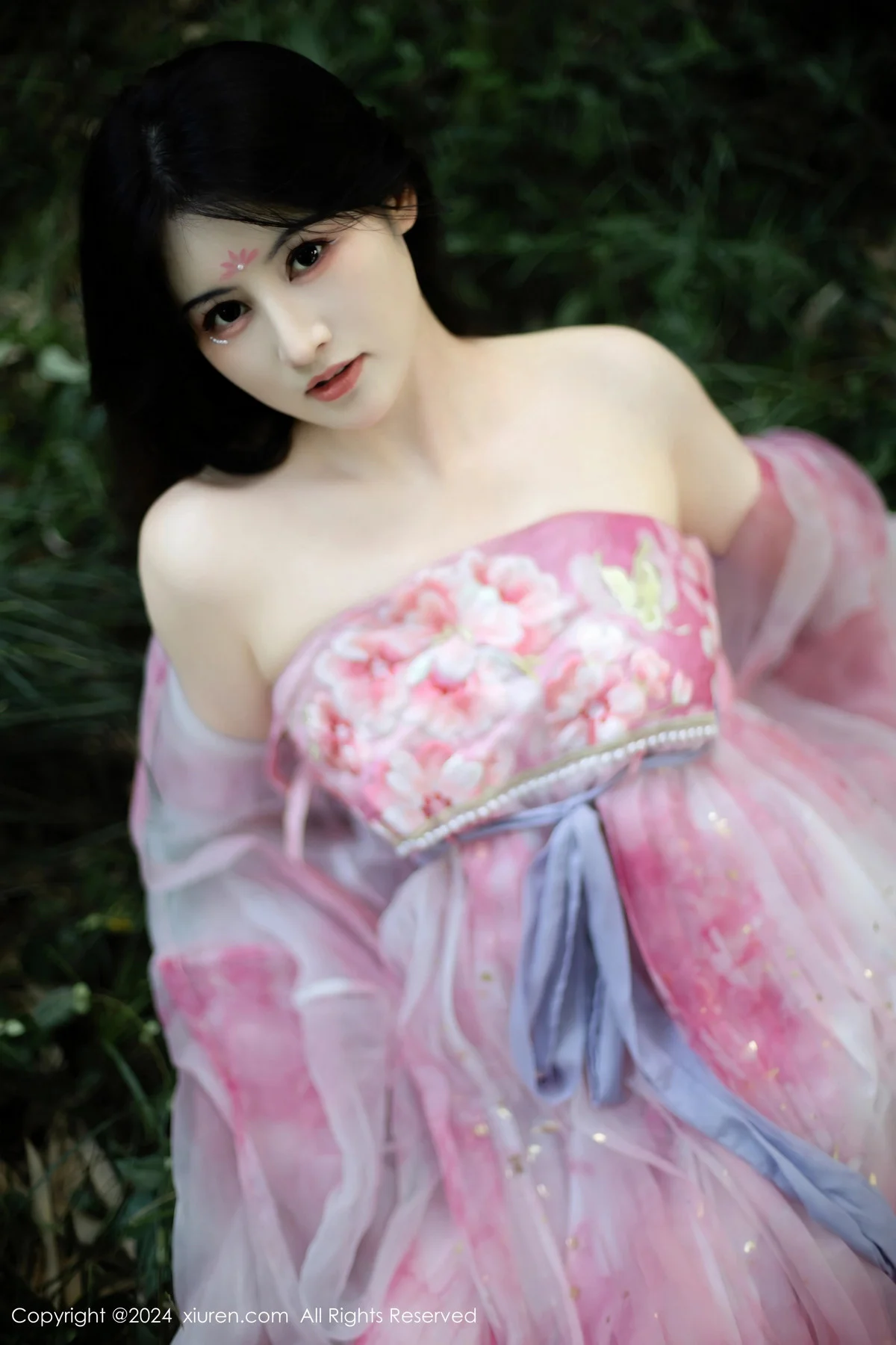 诗诗kiki户外性感粉色古风薄纱服饰秀丰腴身姿惹火绝美写真 第 19 张