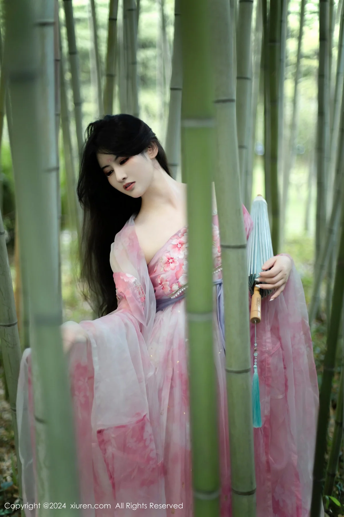 诗诗kiki户外性感粉色古风薄纱服饰秀丰腴身姿惹火绝美写真 第 21 张