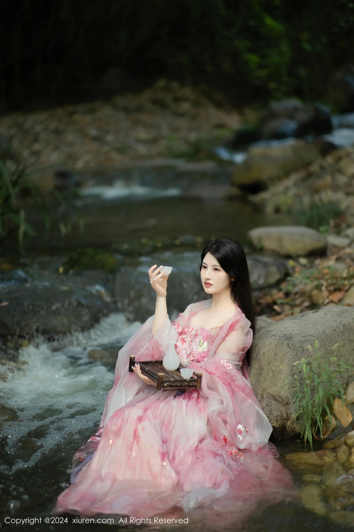 诗诗kiki户外性感粉色古风薄纱服饰秀丰腴身姿惹火绝美写真 第 43 张