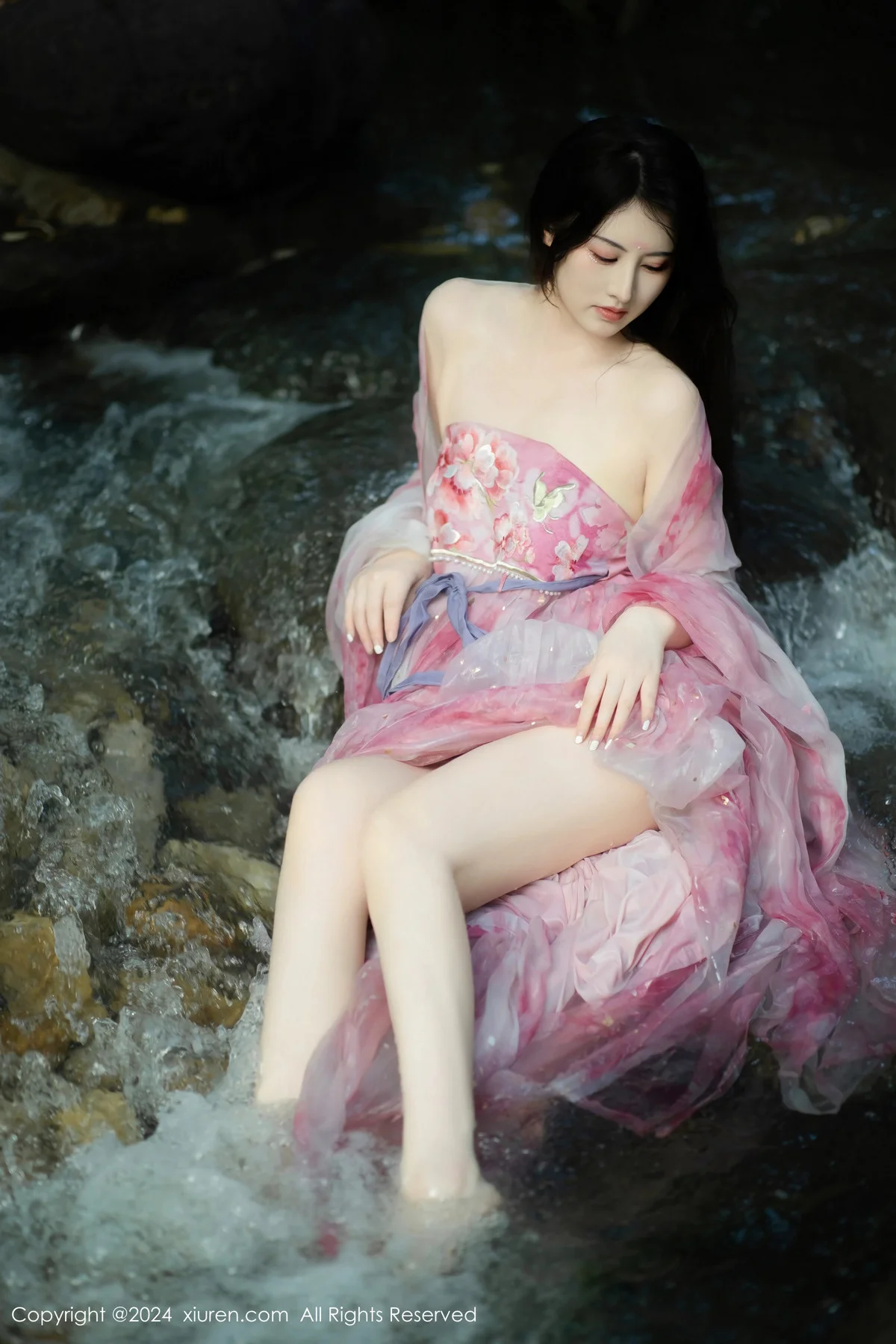 诗诗kiki户外性感粉色古风薄纱服饰秀丰腴身姿惹火绝美写真 第 48 张