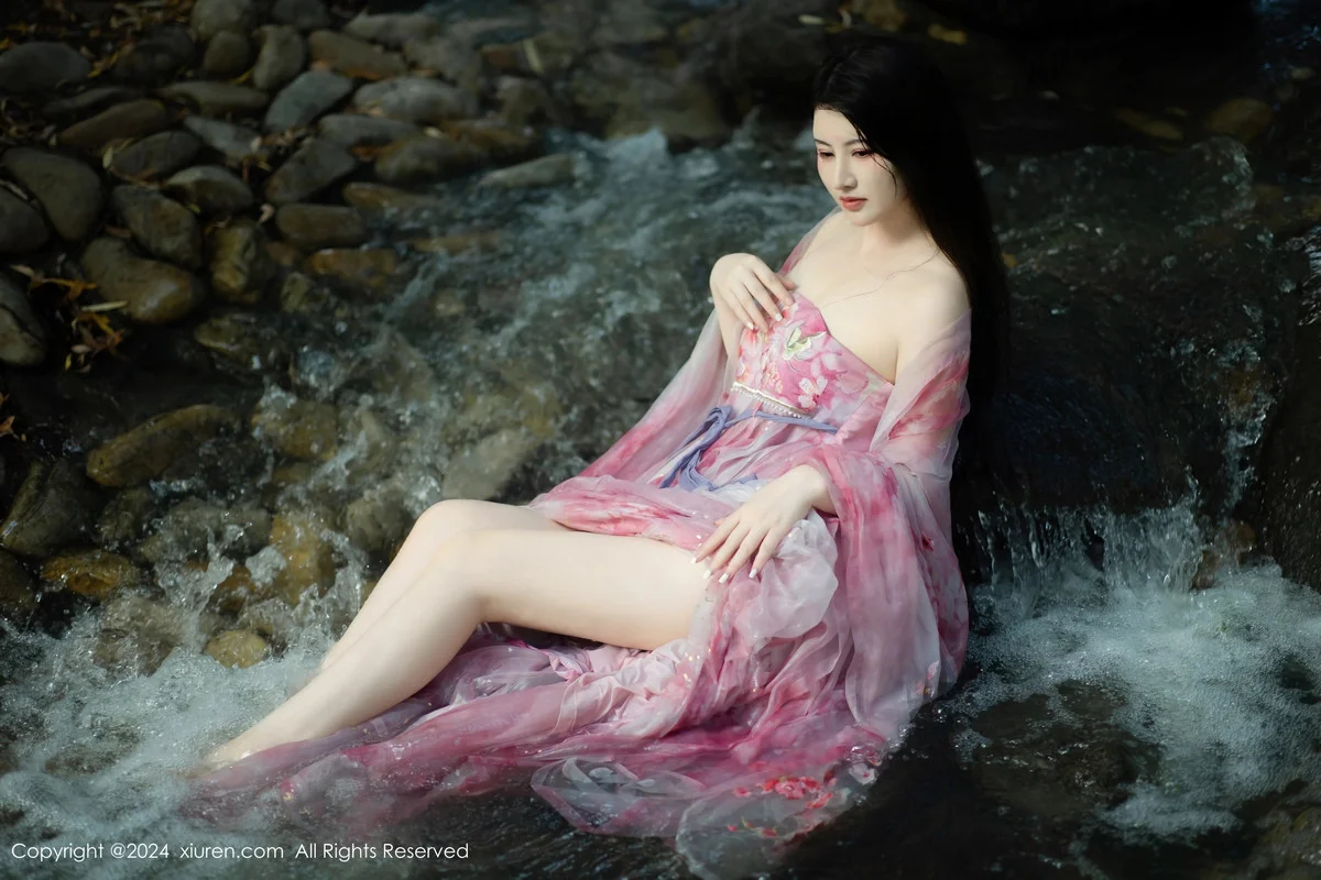 诗诗kiki户外性感粉色古风薄纱服饰秀丰腴身姿惹火绝美写真 第 49 张