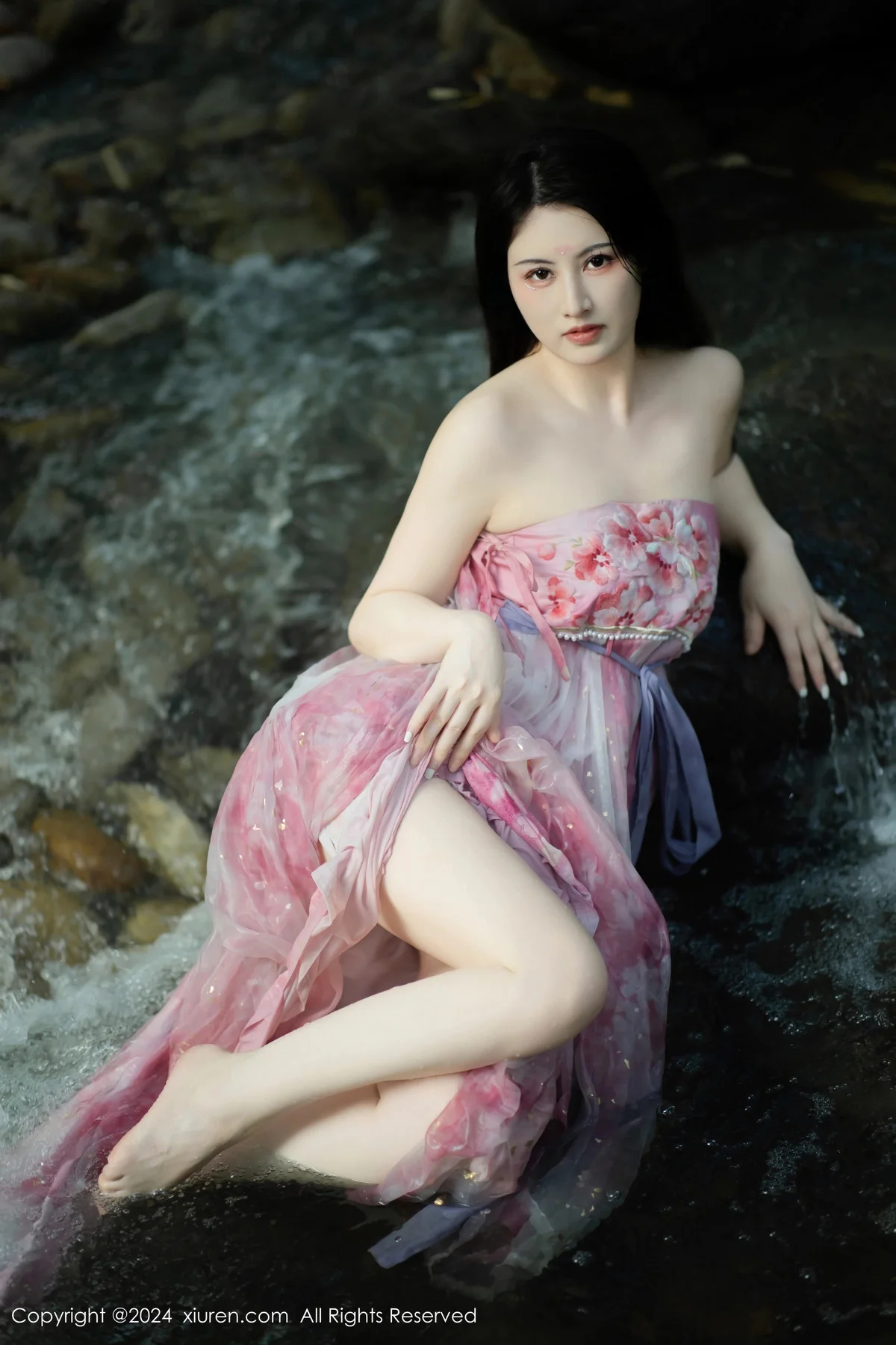 诗诗kiki户外性感粉色古风薄纱服饰秀丰腴身姿惹火绝美写真 第 54 张