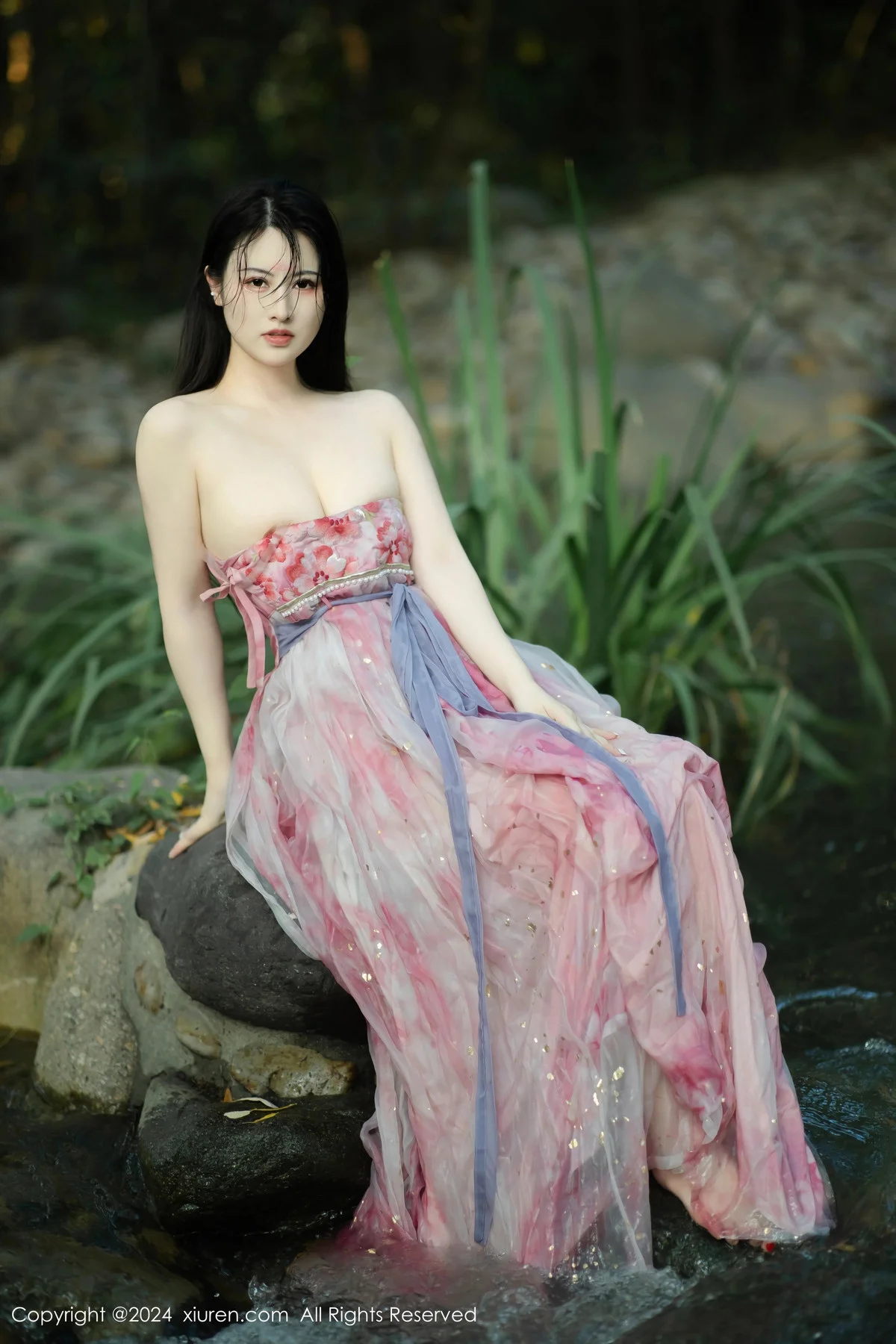 诗诗kiki户外性感粉色古风薄纱服饰秀丰腴身姿惹火绝美写真 第 70 张