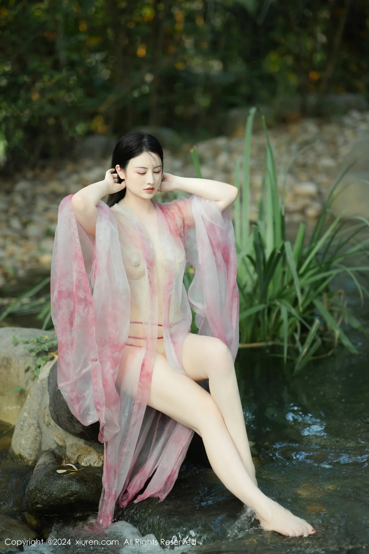诗诗kiki户外性感粉色古风薄纱服饰秀丰腴身姿惹火绝美写真 第 86 张
