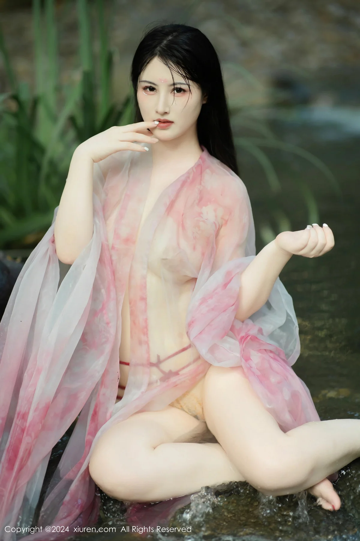 诗诗kiki户外性感粉色古风薄纱服饰秀丰腴身姿惹火绝美写真 第 92 张