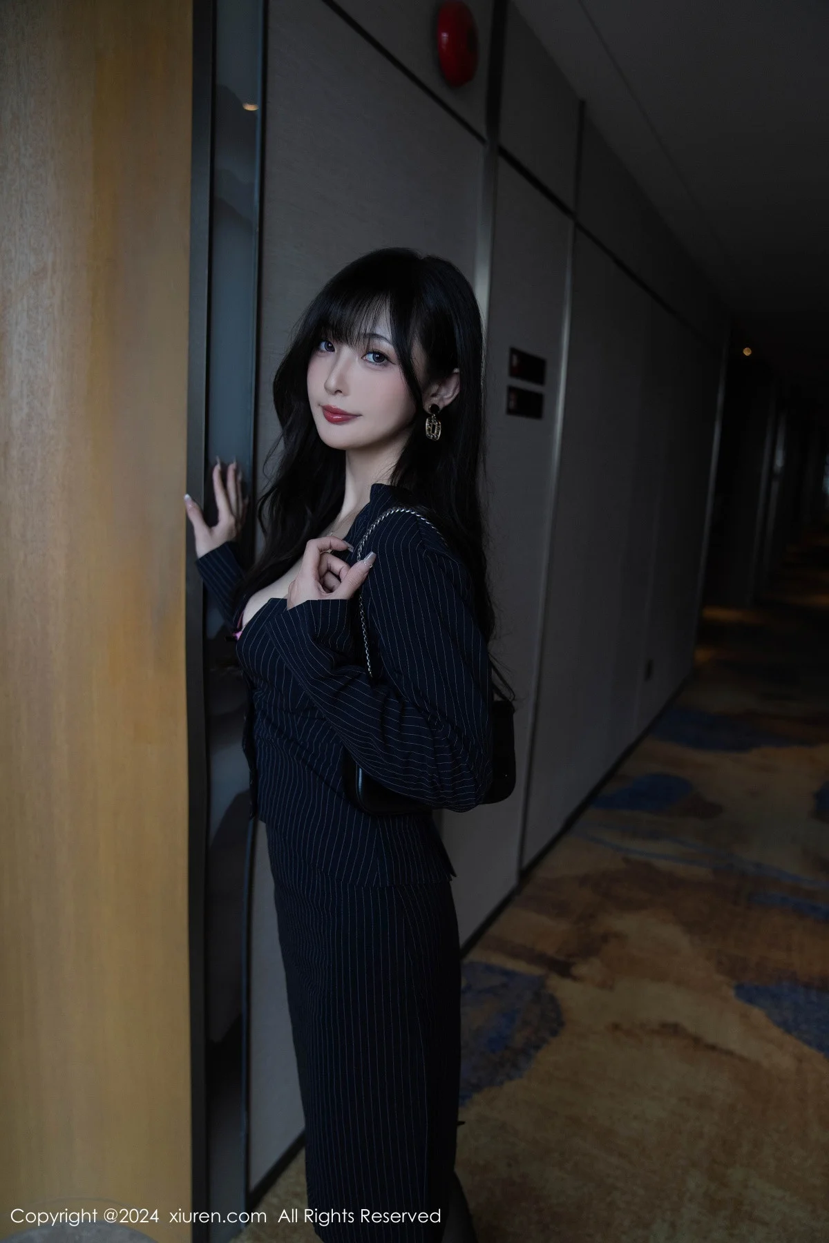 林星阑私房性感紫色情趣内衣配黑丝袜秀曼妙身姿绝美写真 第 27 张