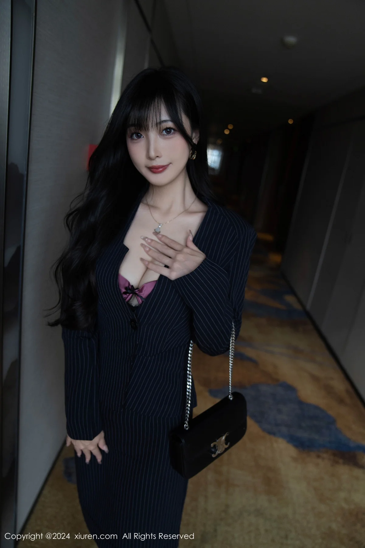 林星阑私房性感紫色情趣内衣配黑丝袜秀曼妙身姿绝美写真 第 32 张
