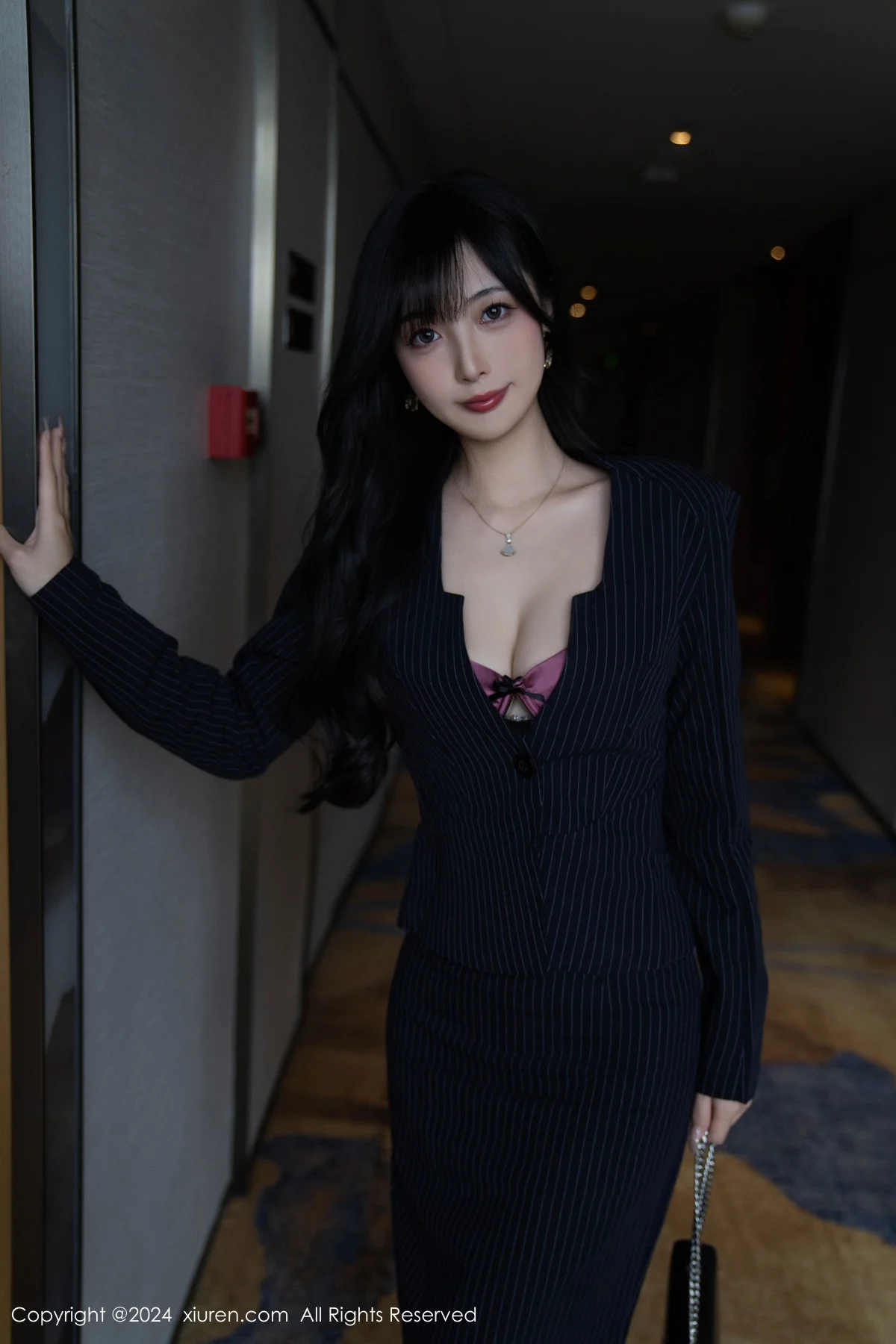 林星阑私房性感紫色情趣内衣配黑丝袜秀曼妙身姿绝美写真 第 34 张