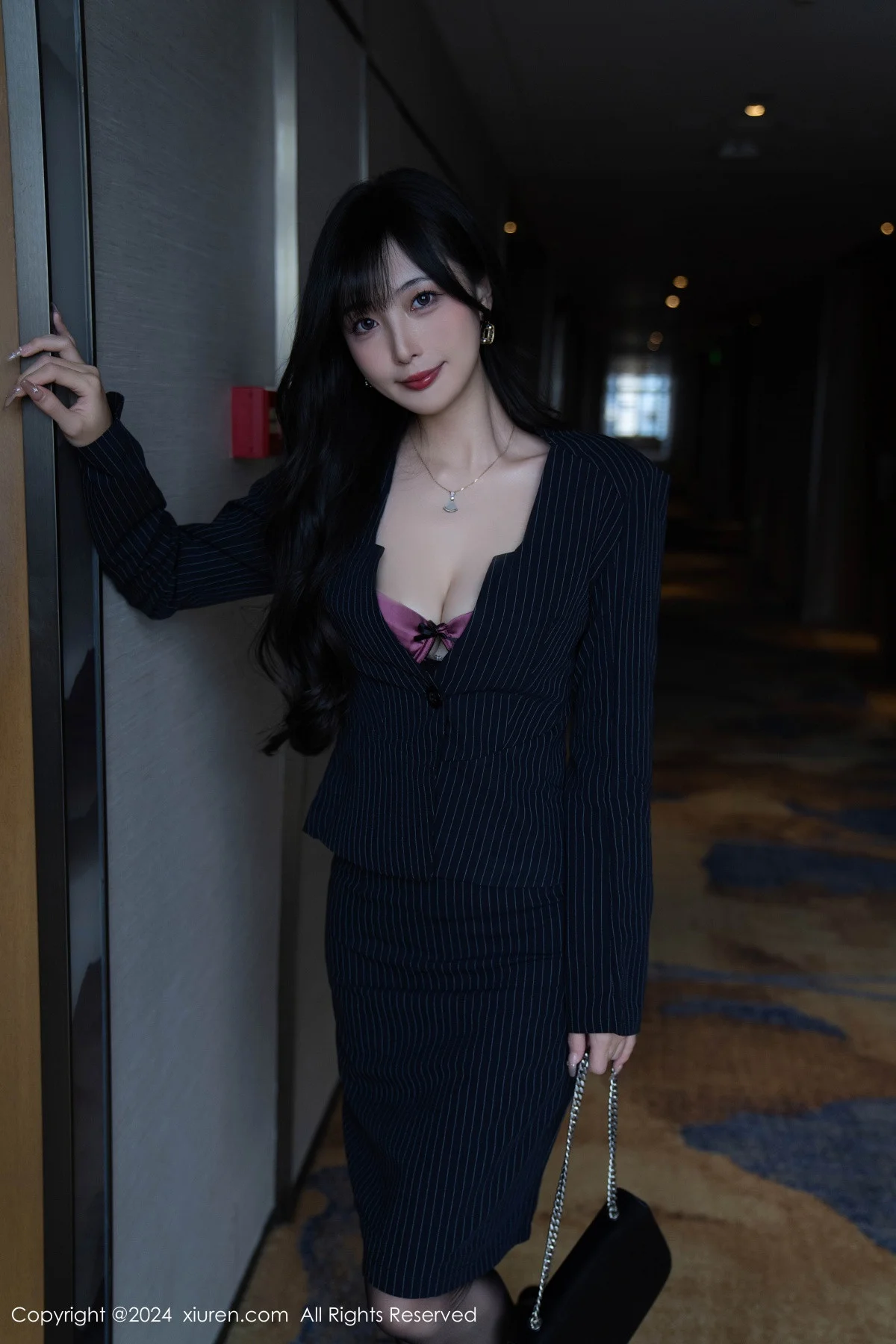 林星阑私房性感紫色情趣内衣配黑丝袜秀曼妙身姿绝美写真 第 36 张