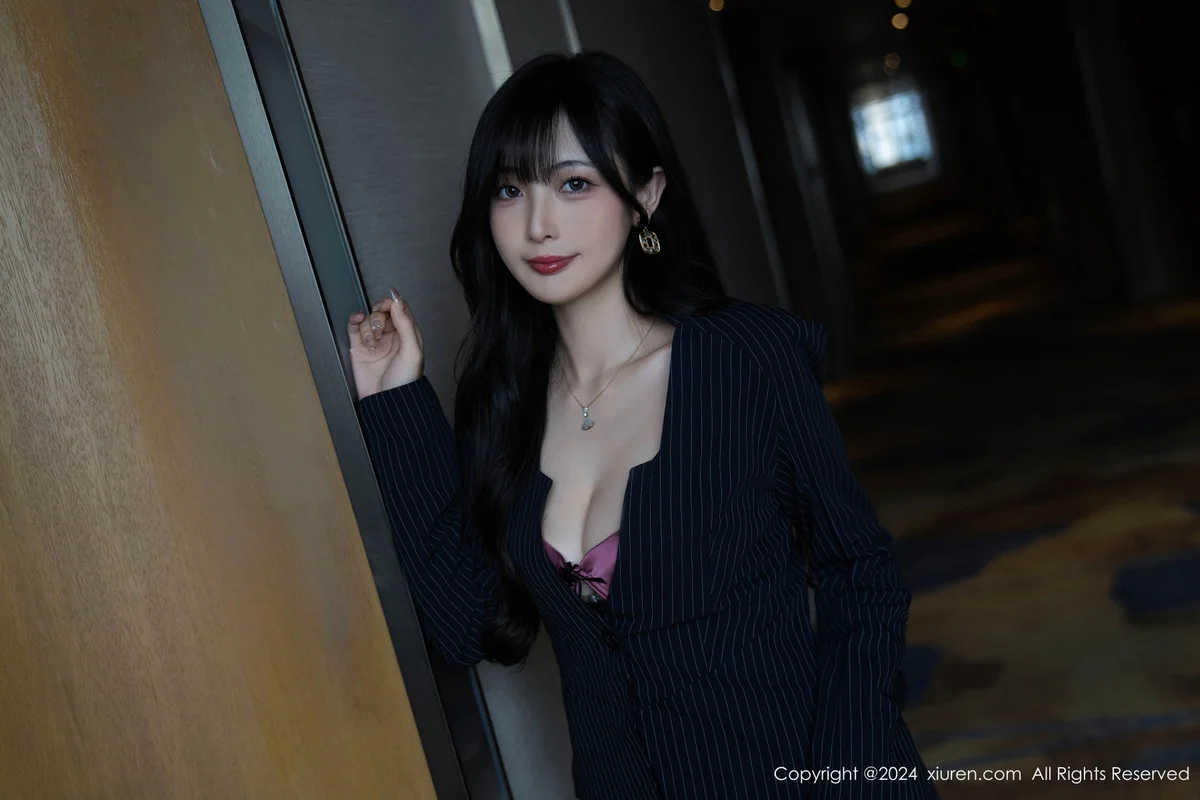 林星阑私房性感紫色情趣内衣配黑丝袜秀曼妙身姿绝美写真 第 38 张