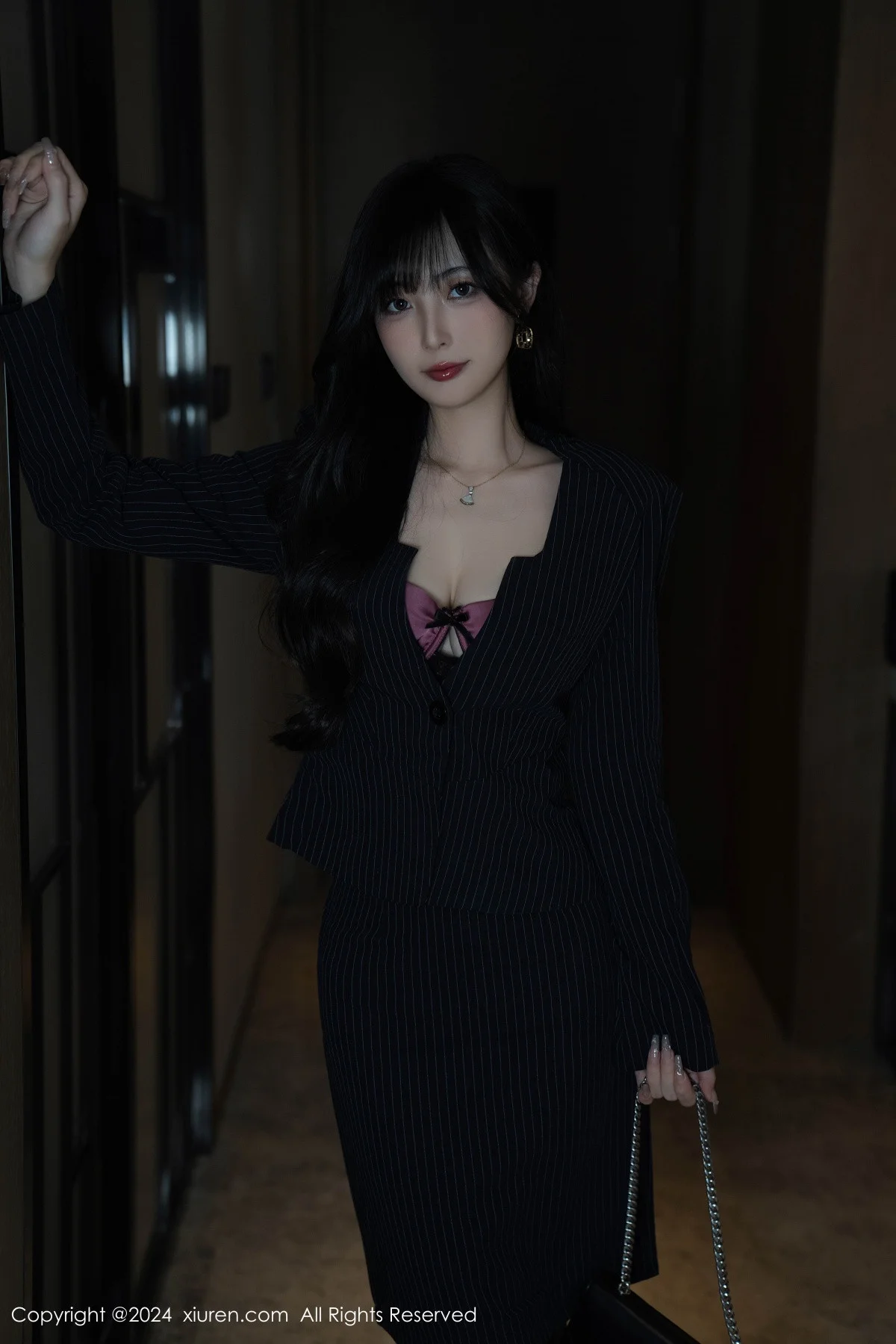 林星阑私房性感紫色情趣内衣配黑丝袜秀曼妙身姿绝美写真 第 39 张