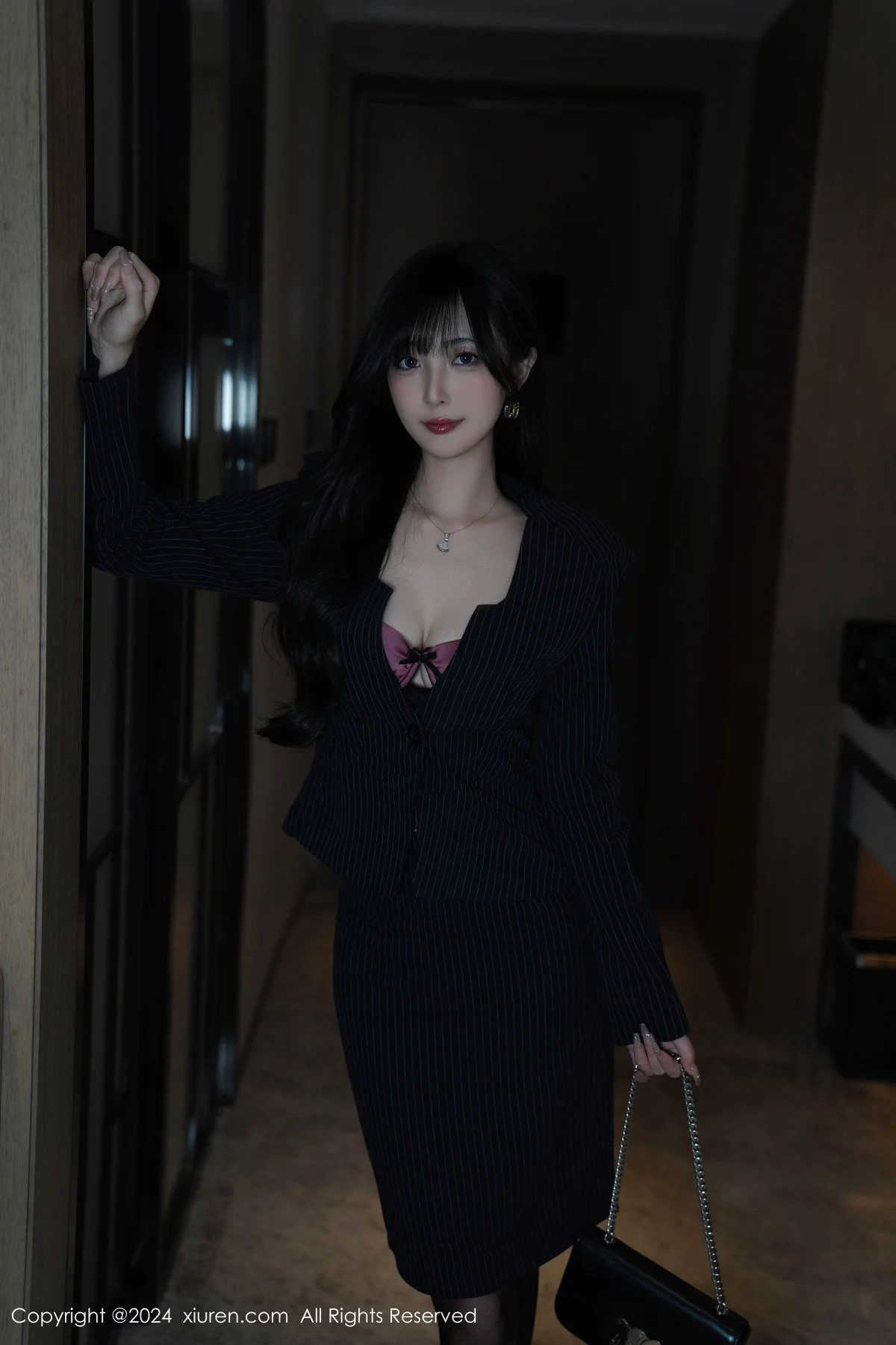 林星阑私房性感紫色情趣内衣配黑丝袜秀曼妙身姿绝美写真 第 42 张