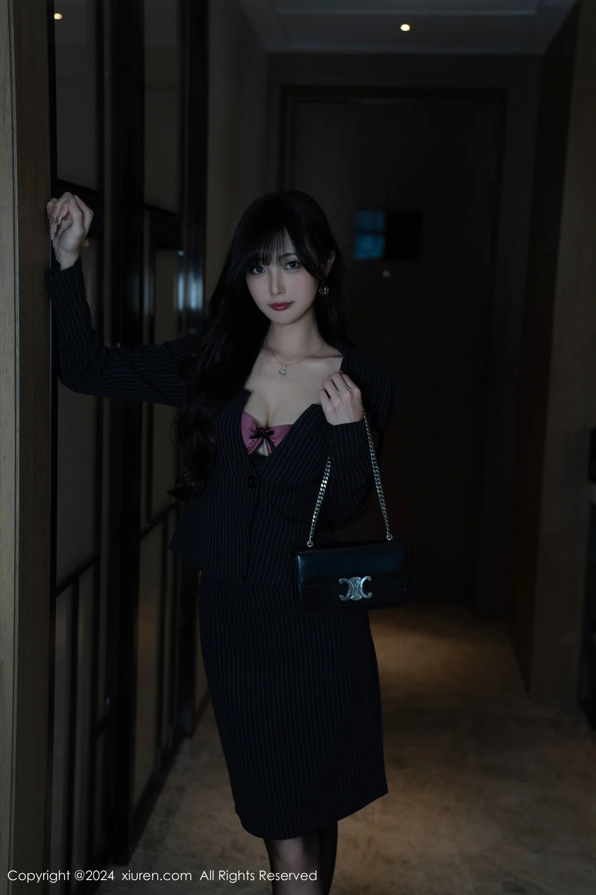 林星阑私房性感紫色情趣内衣配黑丝袜秀曼妙身姿绝美写真 第 44 张