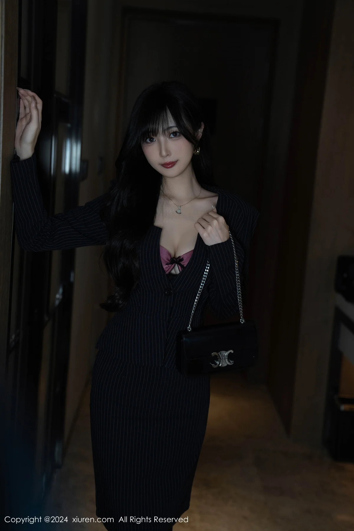 林星阑私房性感紫色情趣内衣配黑丝袜秀曼妙身姿绝美写真 第 45 张
