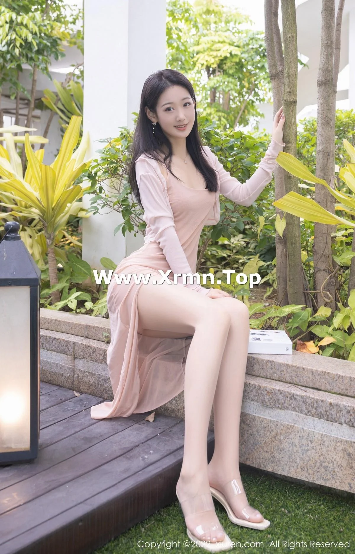 唐安琪云南旅拍性感轻透薄纱连衣长裙配超薄肉丝绝美写真 第 2 张