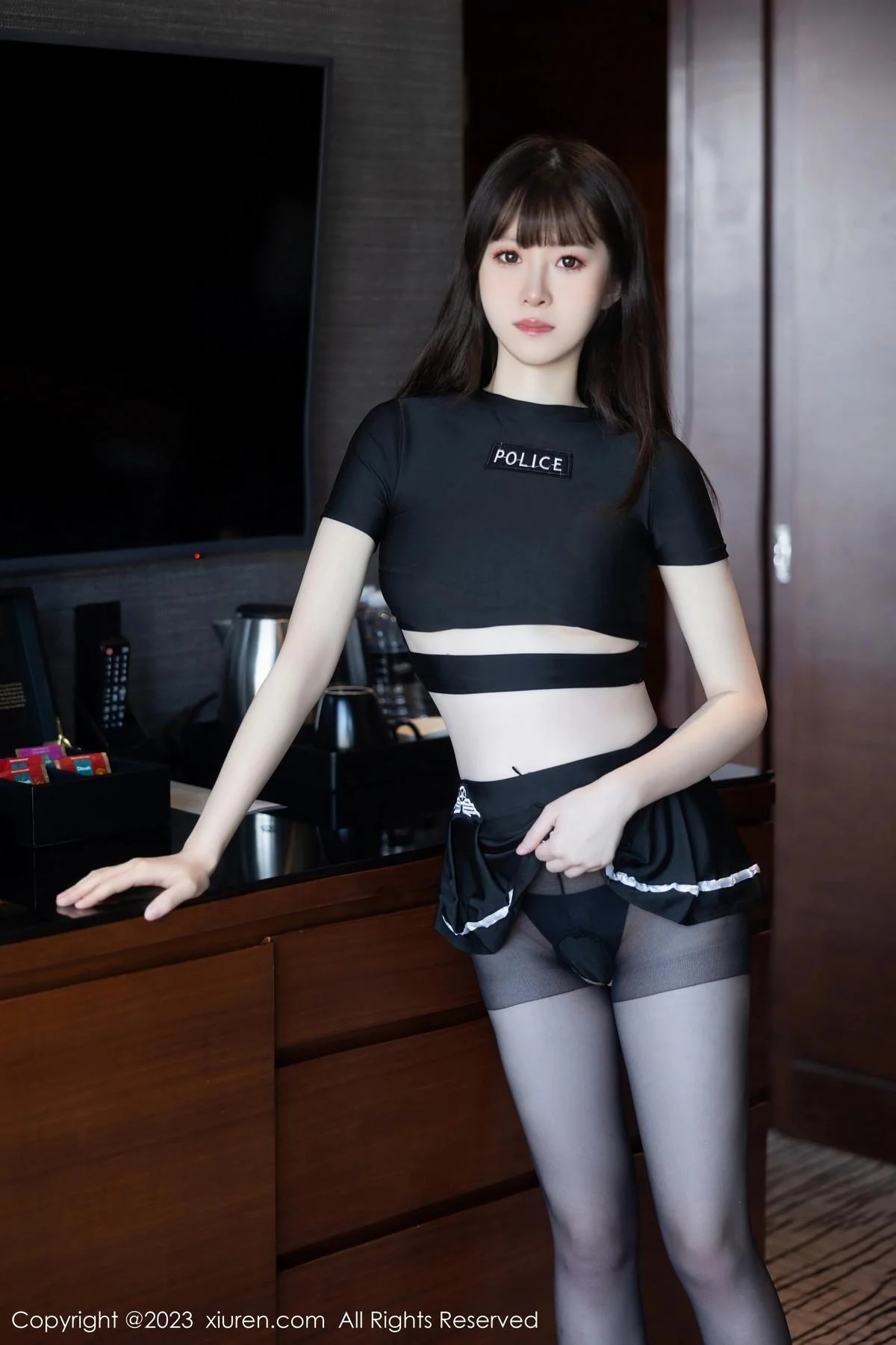 林悠悠性感黑色上衣配黑短裙露开档黑丝秀曼妙身姿绝美写真 第 10 张