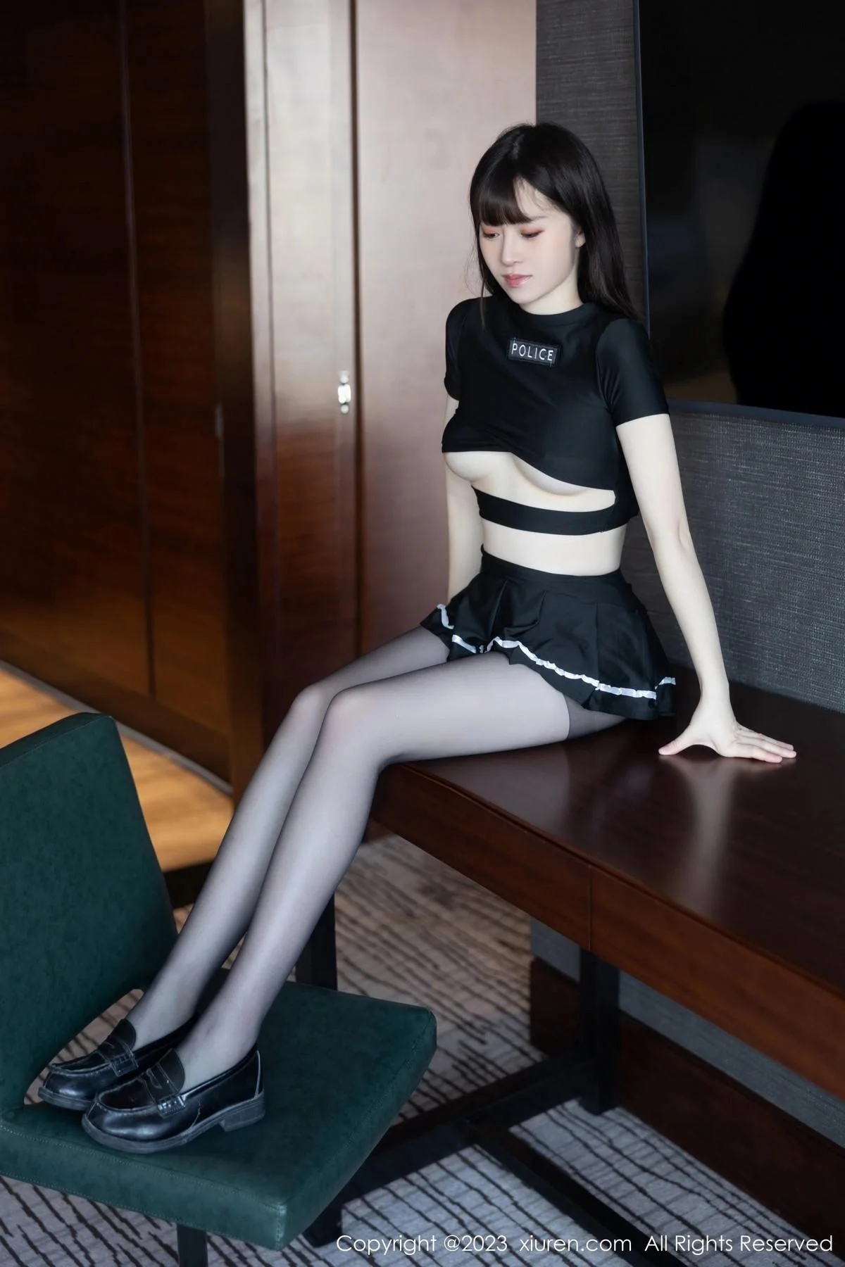 林悠悠性感黑色上衣配黑短裙露开档黑丝秀曼妙身姿绝美写真 第 18 张