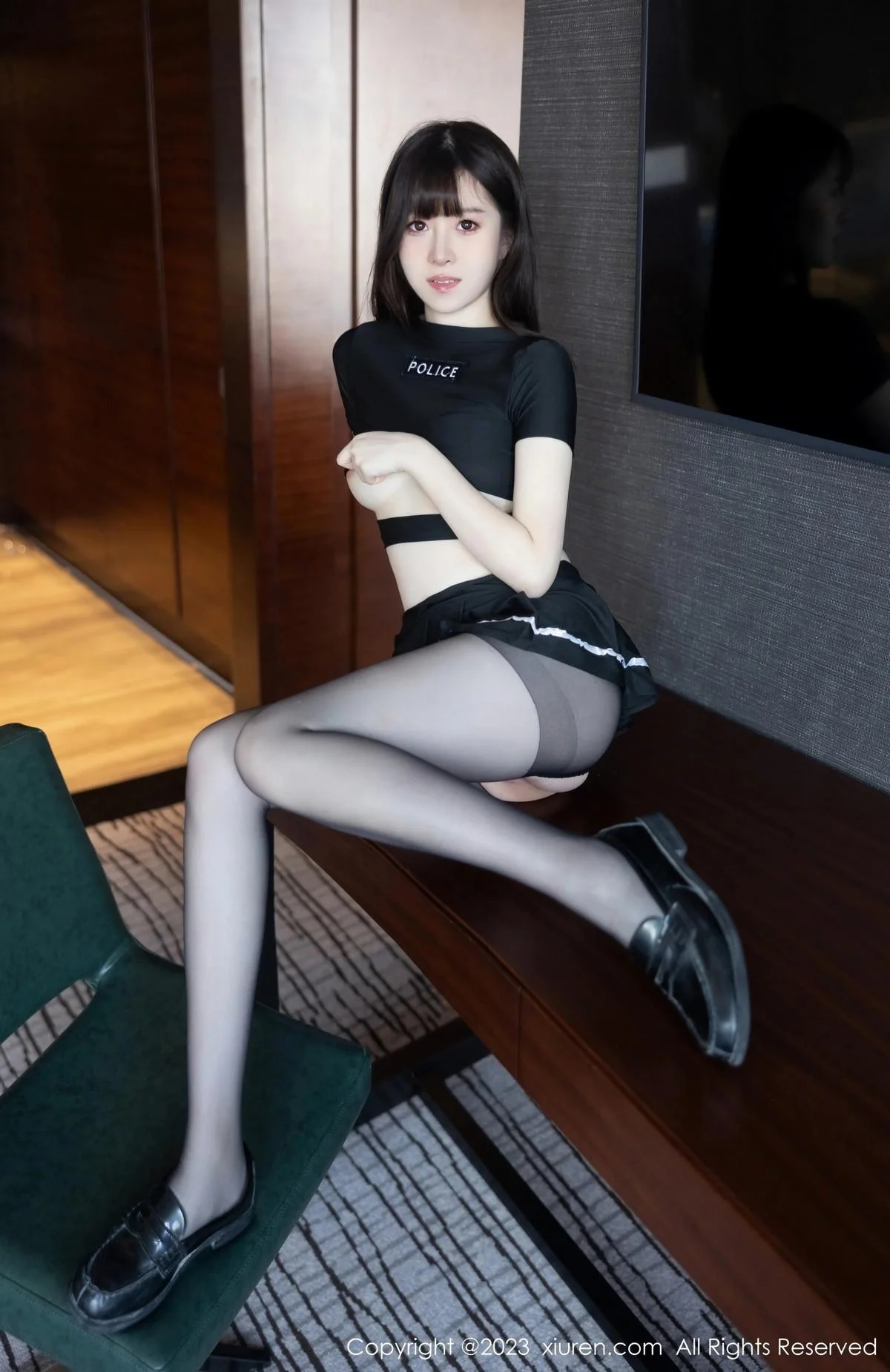 林悠悠性感黑色上衣配黑短裙露开档黑丝秀曼妙身姿绝美写真 第 23 张