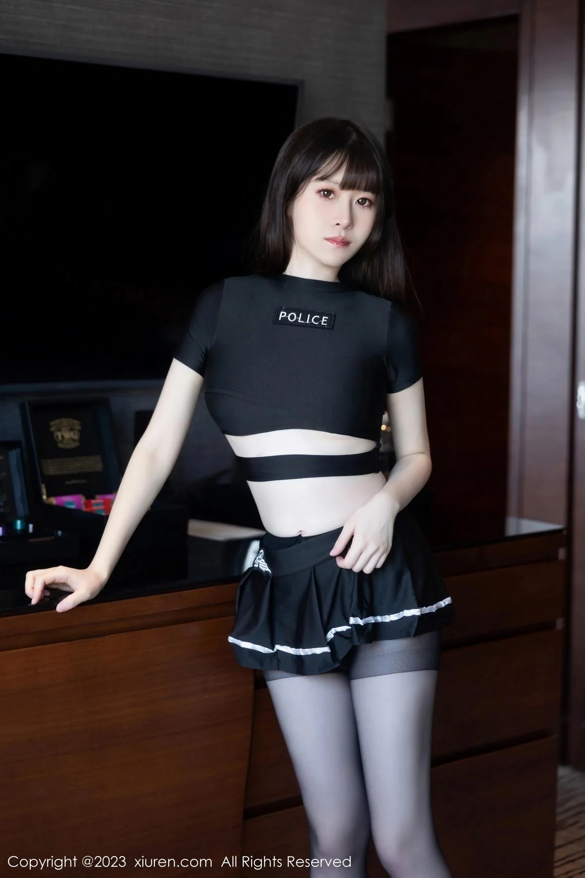 林悠悠性感黑色上衣配黑短裙露开档黑丝秀曼妙身姿绝美写真 第 3 张