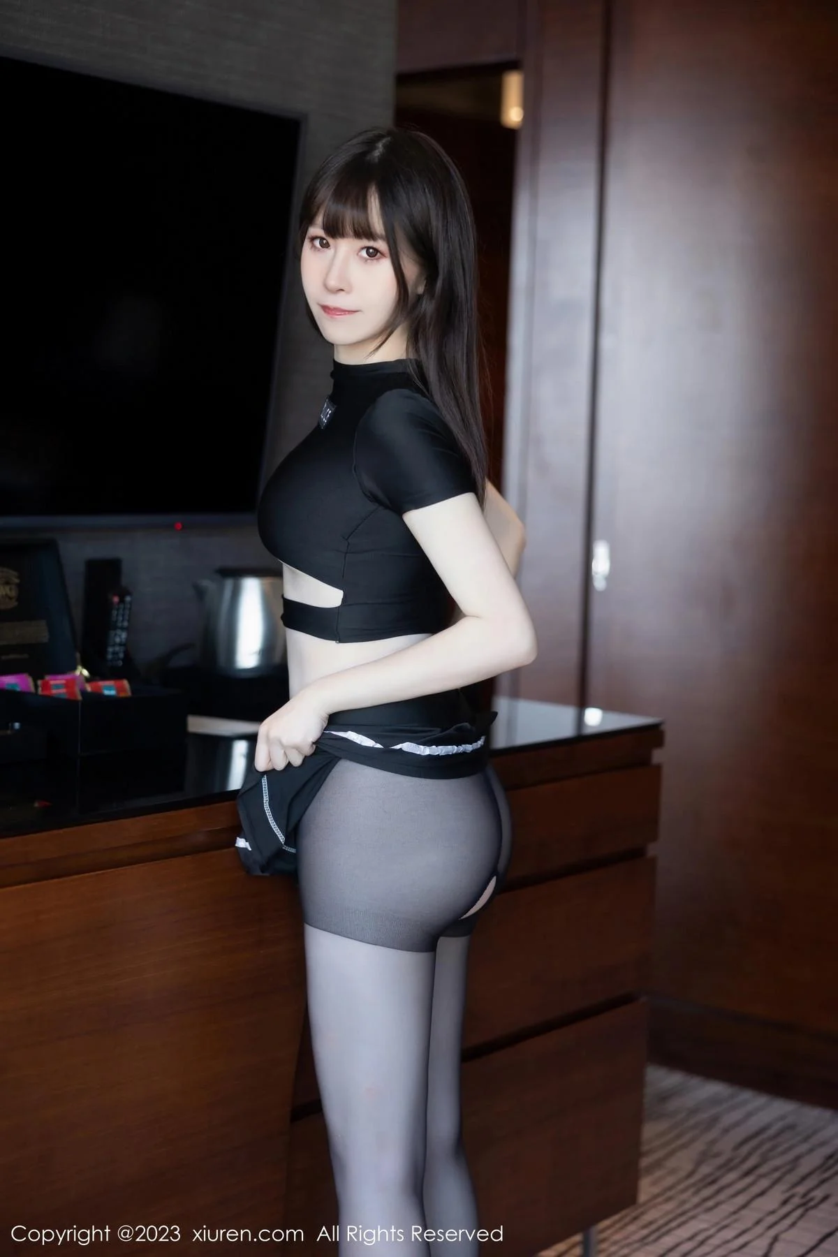 林悠悠性感黑色上衣配黑短裙露开档黑丝秀曼妙身姿绝美写真 第 4 张