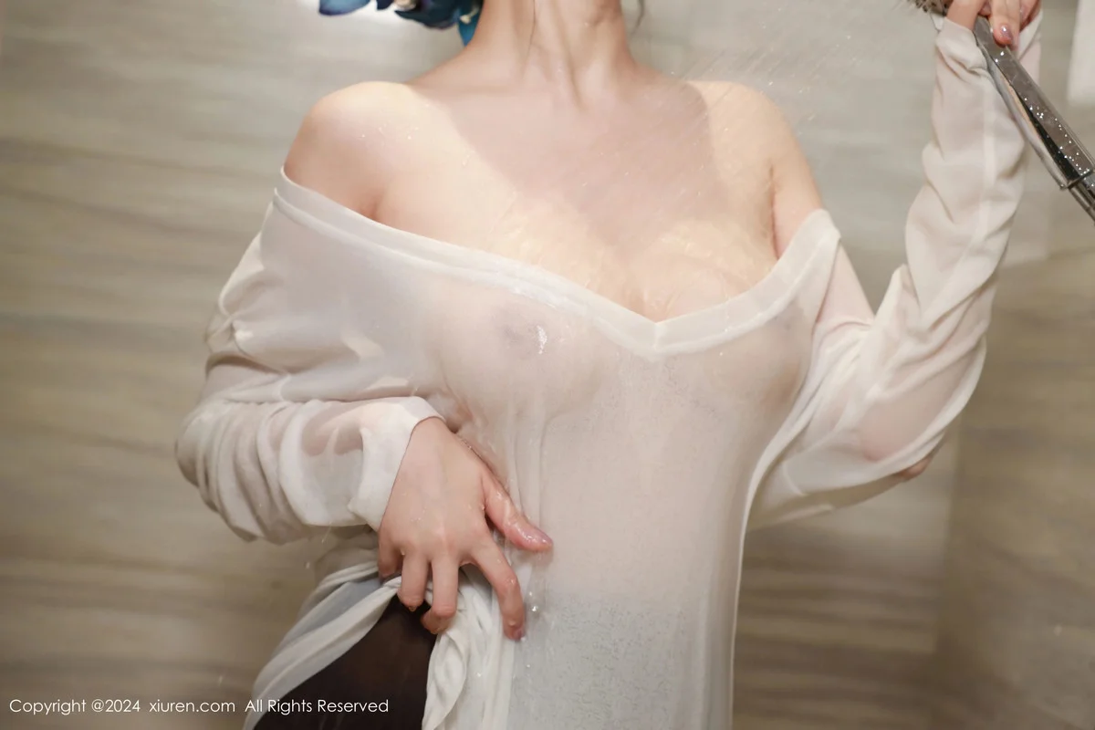 唐翩翩私房性感白色轻透上衣配开档黑丝秀完美身材绝美写真 第 80 张