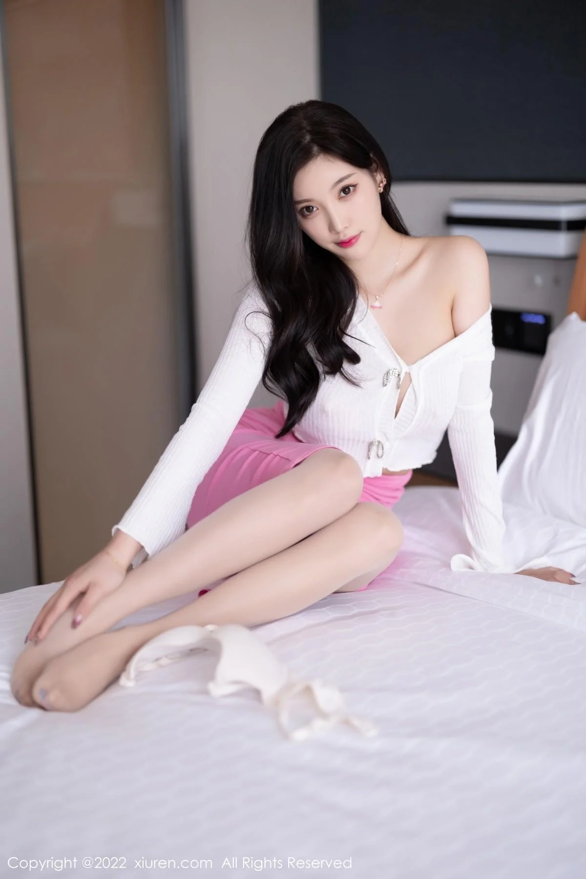 杨晨晨Yome半脱露白色轻透蕾丝内衣秀完美身材绝美写真 第 47 张