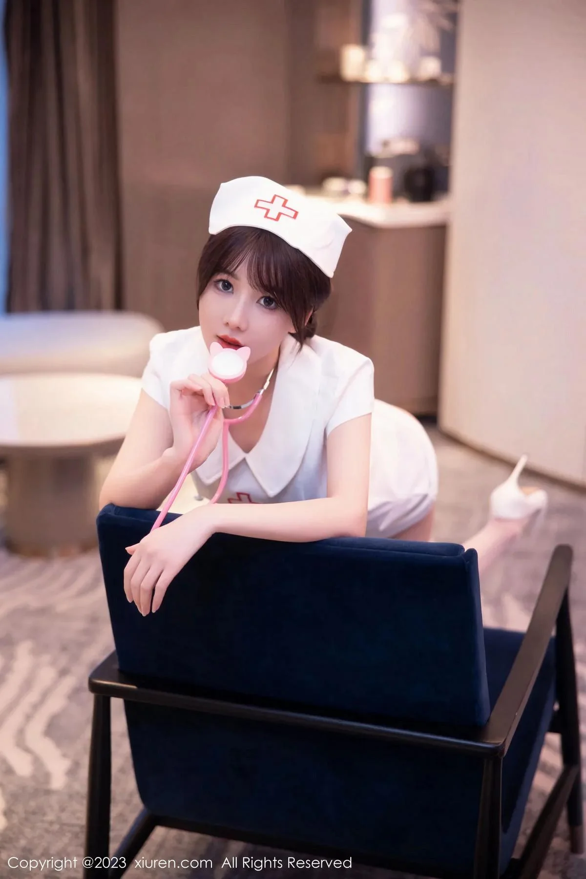 婠婠么性感白色情趣护士服配白丝吊袜秀曼妙身姿绝美写真 第 15 张