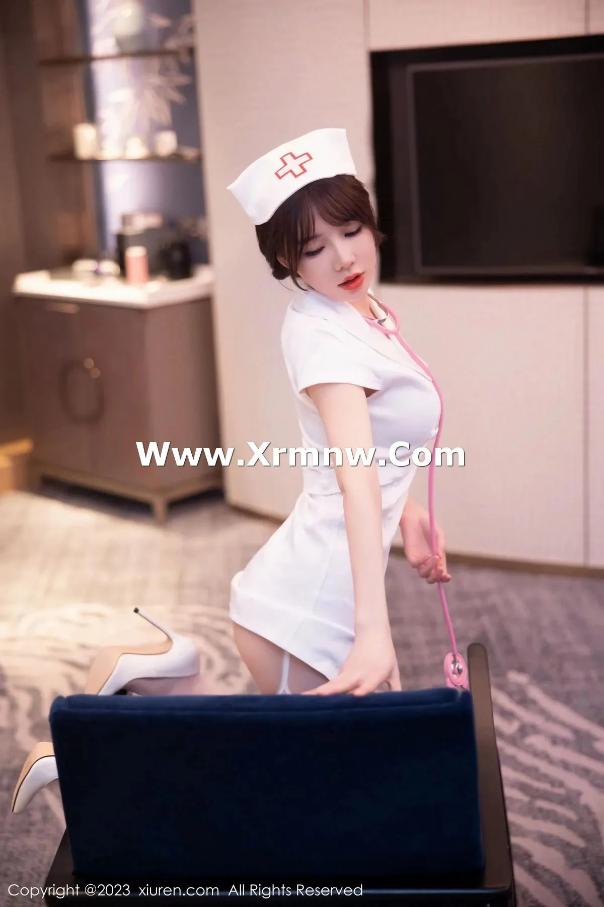 婠婠么性感白色情趣护士服配白丝吊袜秀曼妙身姿绝美写真 第 17 张