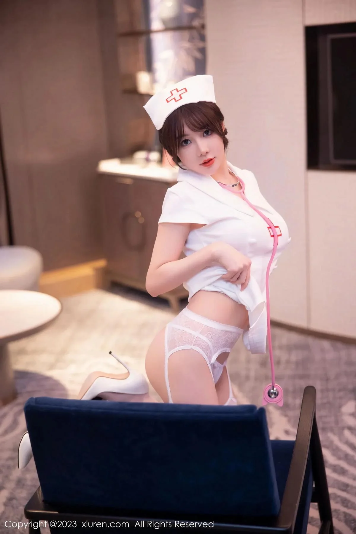 婠婠么性感白色情趣护士服配白丝吊袜秀曼妙身姿绝美写真 第 18 张