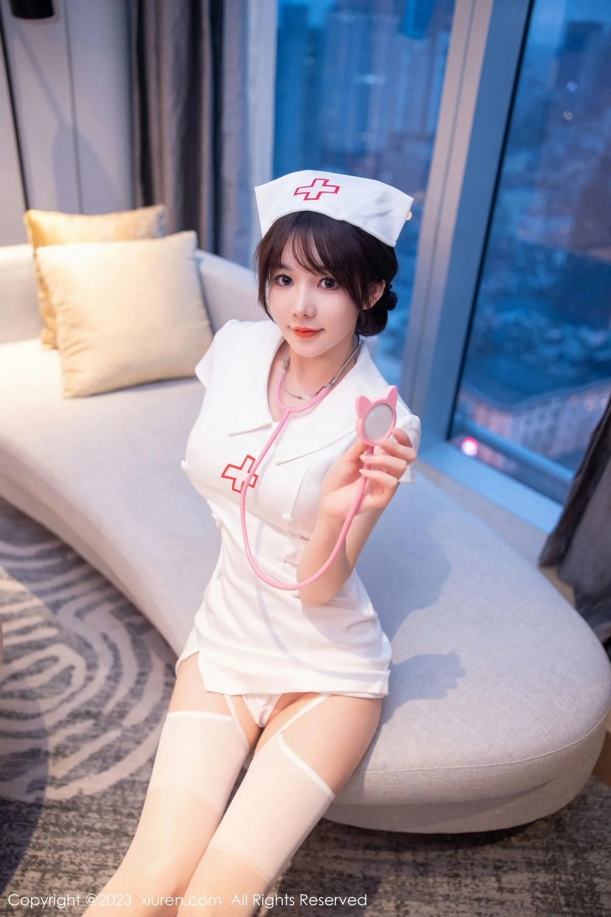 婠婠么性感白色情趣护士服配白丝吊袜秀曼妙身姿绝美写真 第 28 张