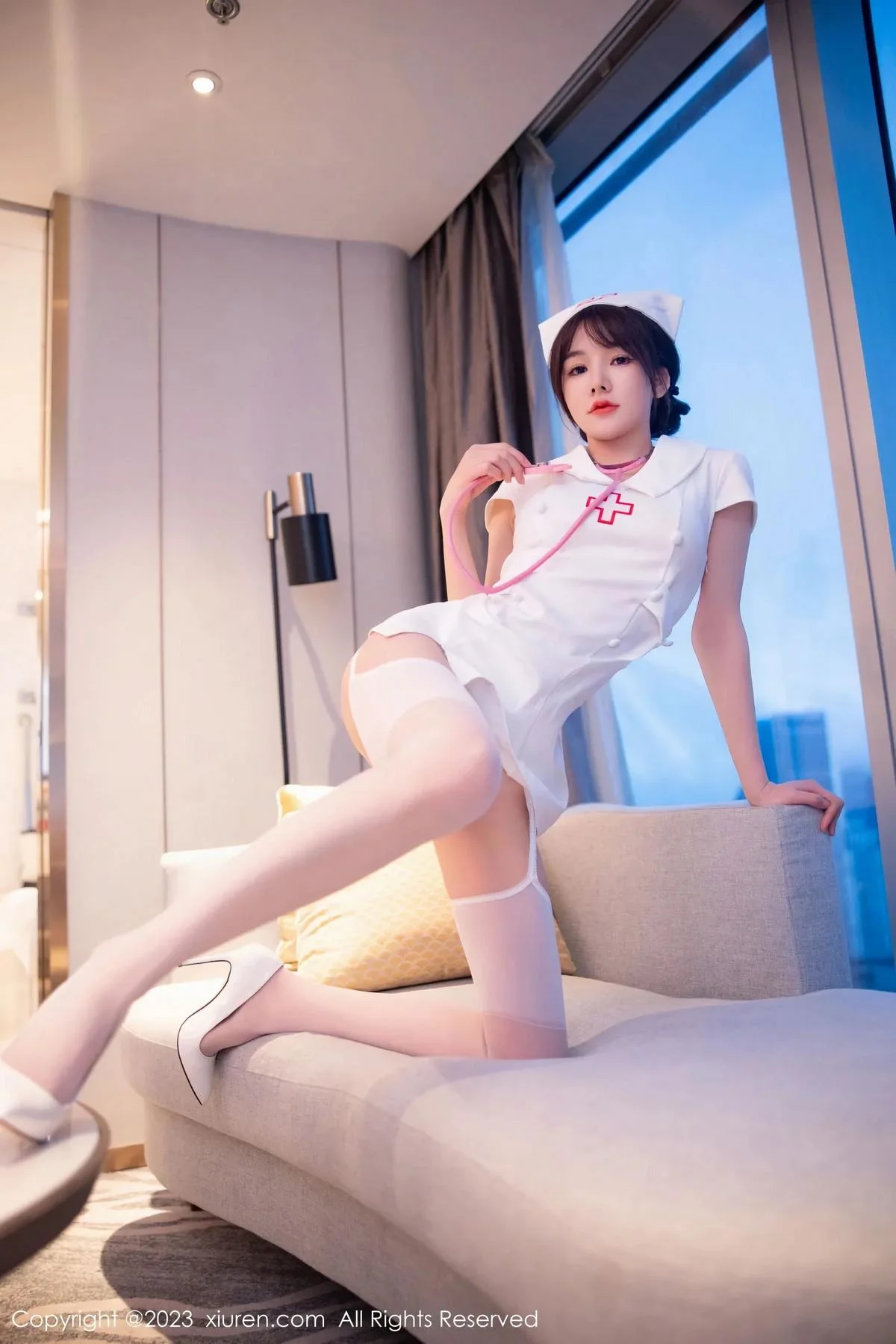 婠婠么性感白色情趣护士服配白丝吊袜秀曼妙身姿绝美写真 第 34 张