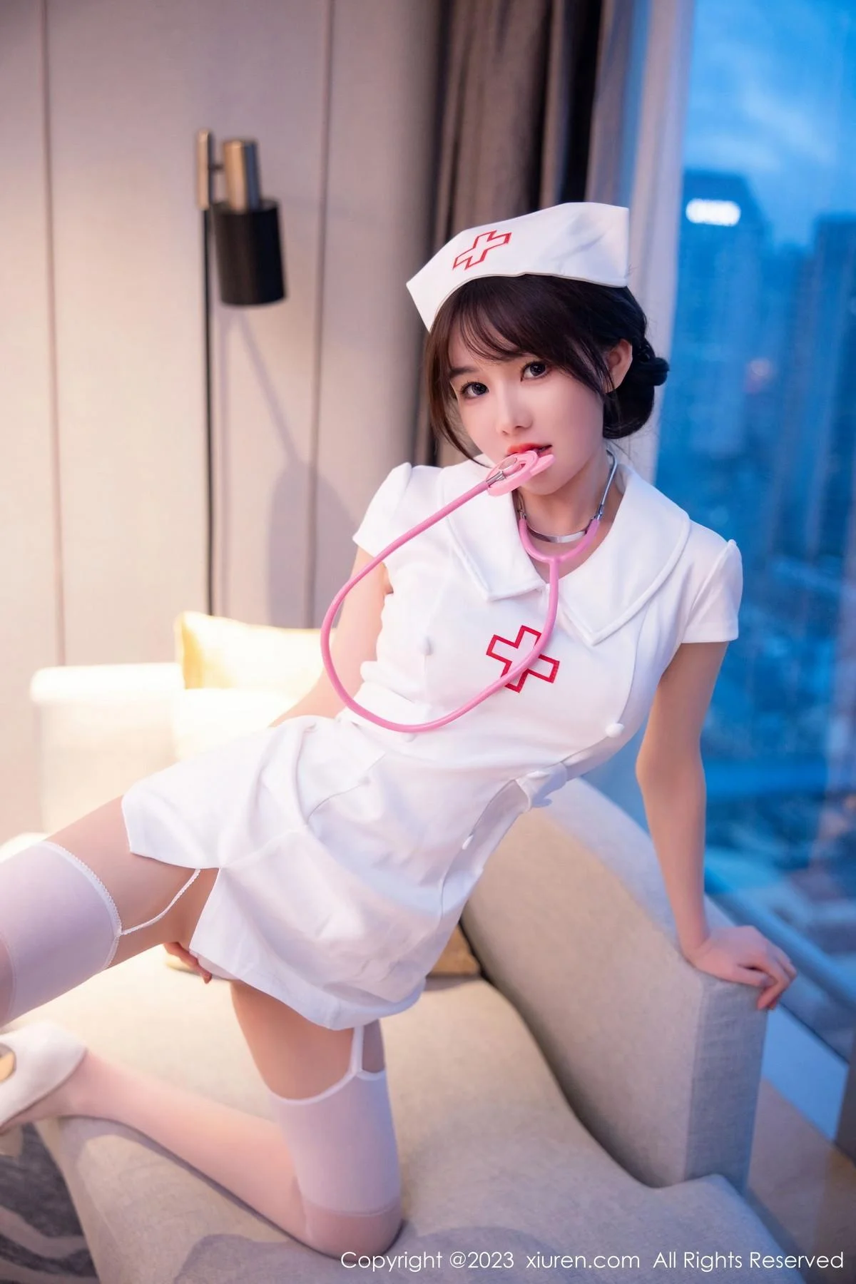 婠婠么性感白色情趣护士服配白丝吊袜秀曼妙身姿绝美写真 第 37 张