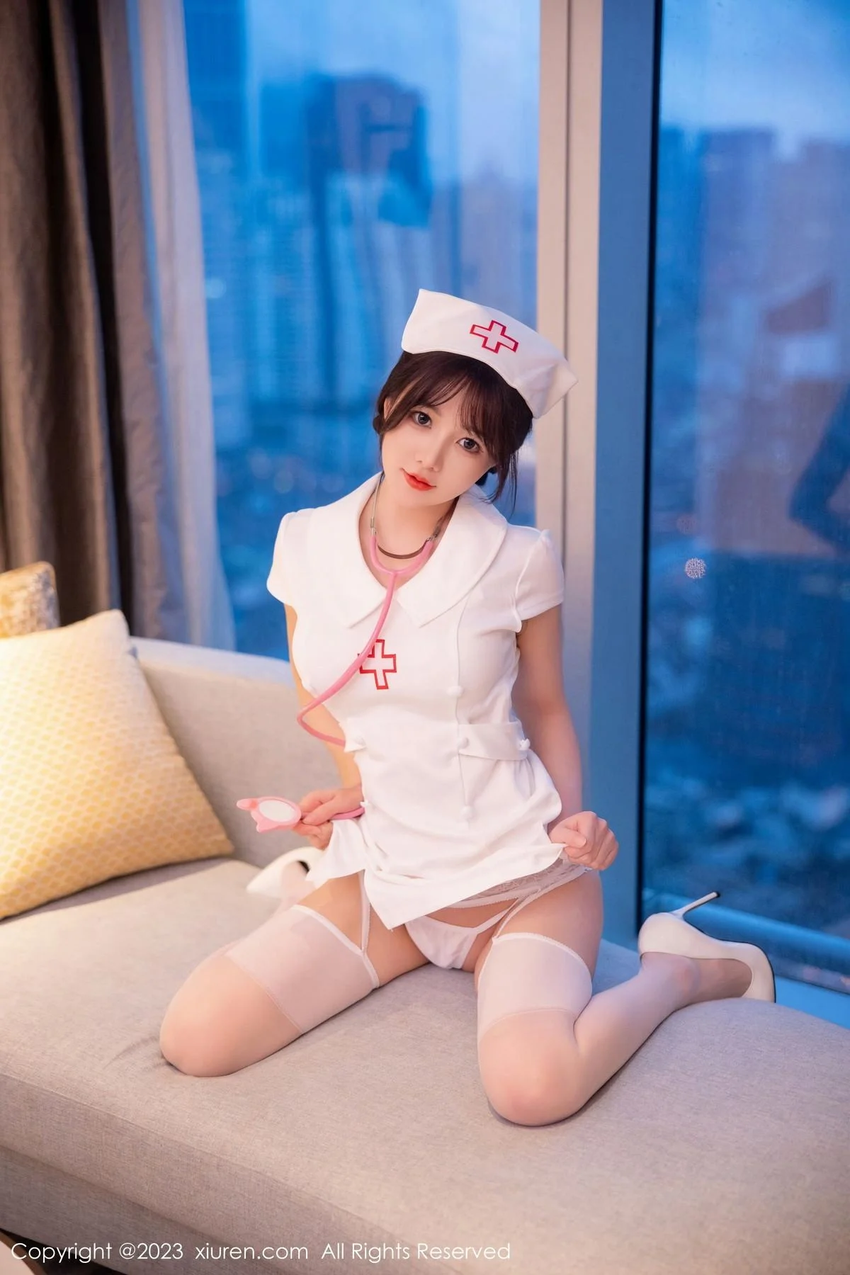 婠婠么性感白色情趣护士服配白丝吊袜秀曼妙身姿绝美写真 第 38 张