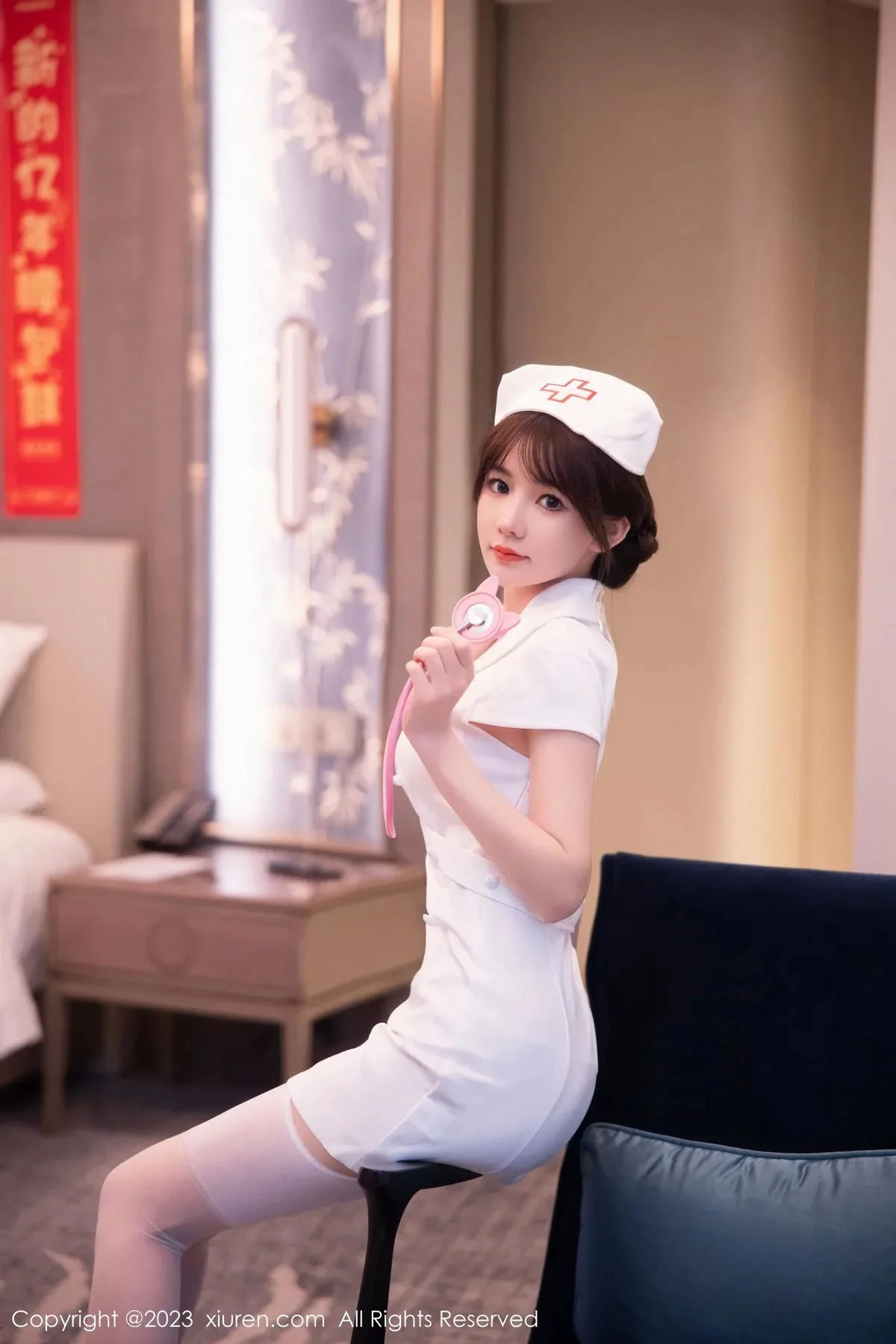 婠婠么性感白色情趣护士服配白丝吊袜秀曼妙身姿绝美写真 第 5 张