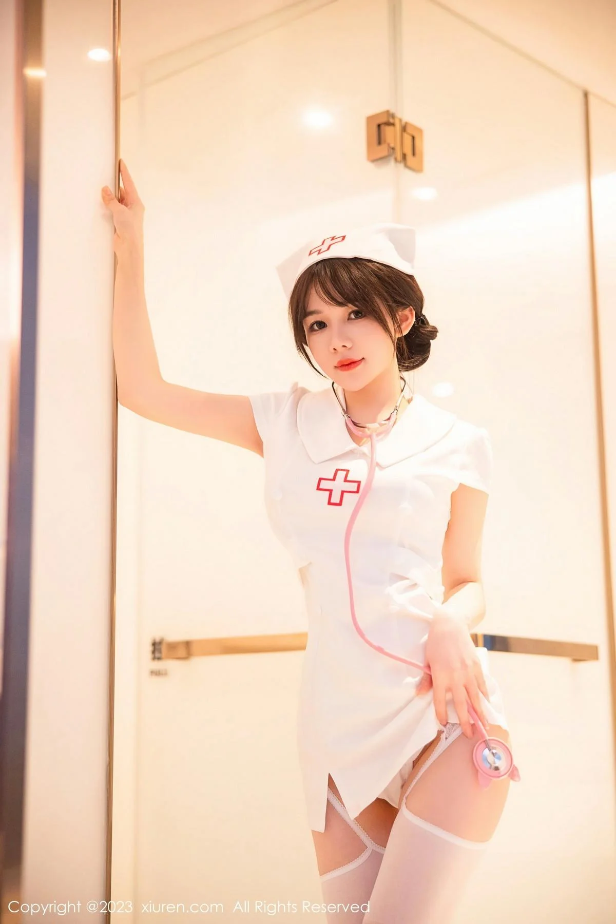 婠婠么性感白色情趣护士服配白丝吊袜秀曼妙身姿绝美写真 第 50 张