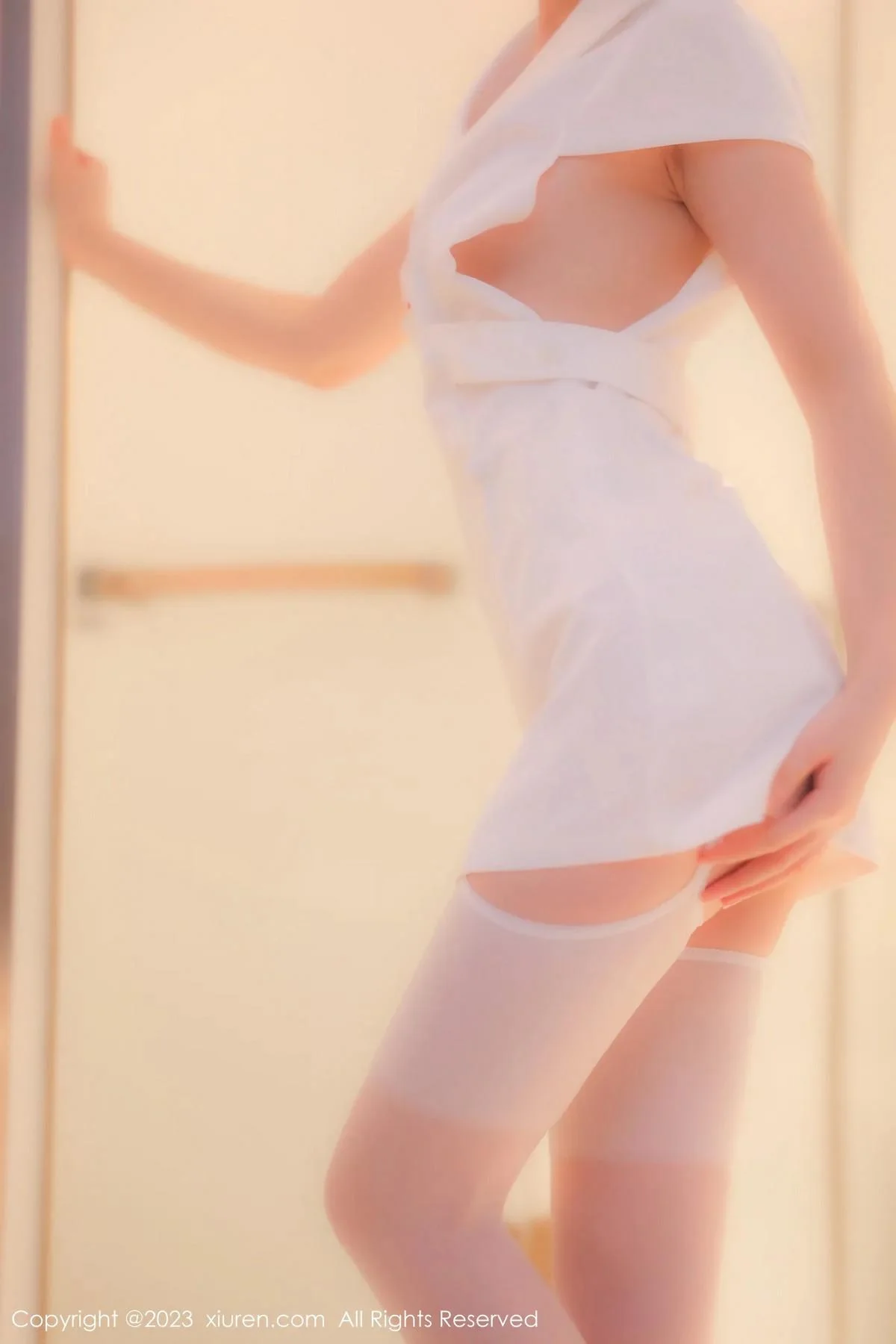 婠婠么性感白色情趣护士服配白丝吊袜秀曼妙身姿绝美写真 第 51 张