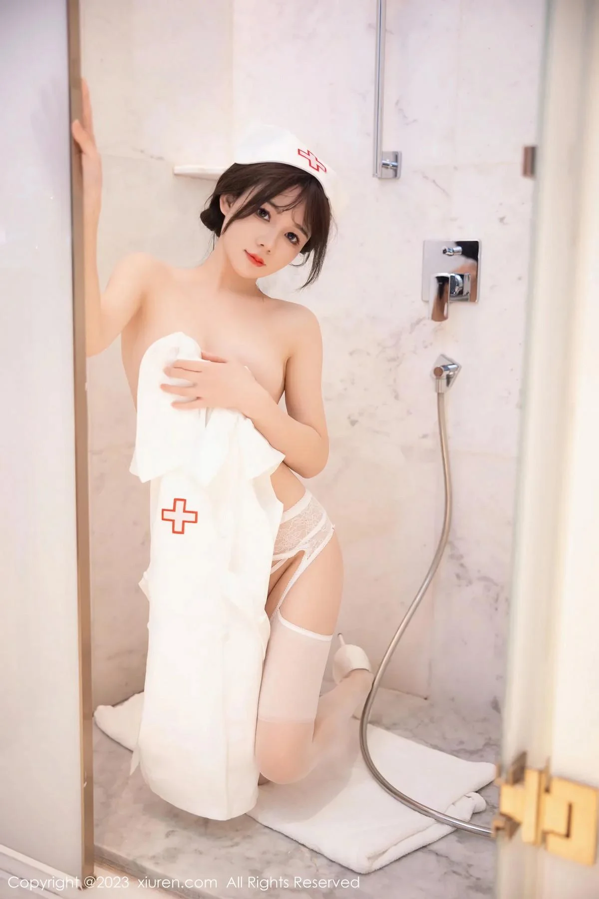 婠婠么性感白色情趣护士服配白丝吊袜秀曼妙身姿绝美写真 第 71 张