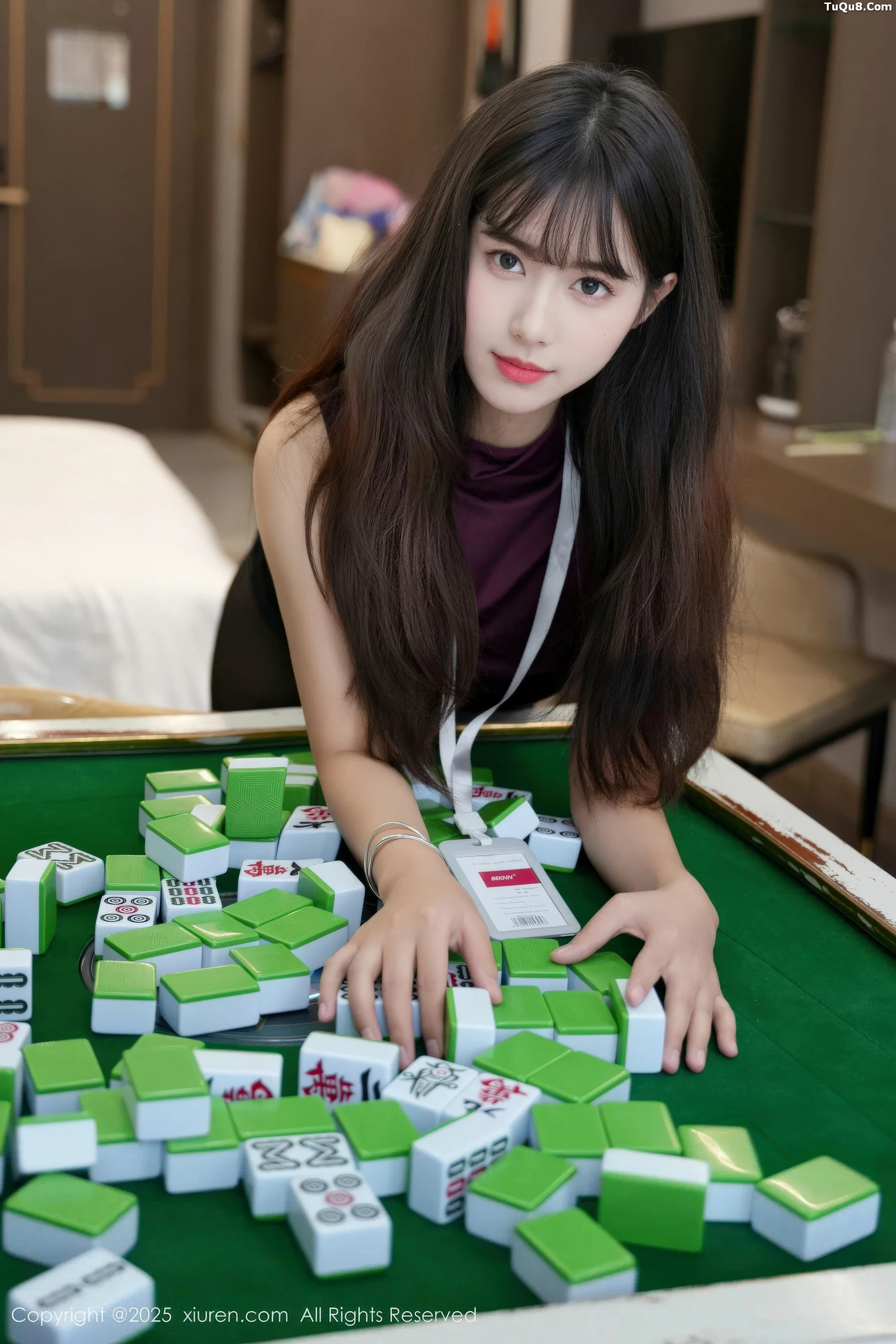 艾米丽性感紫色OL服饰配超薄黑丝秀曼妙身姿撩人绝美写真 第 65 张
