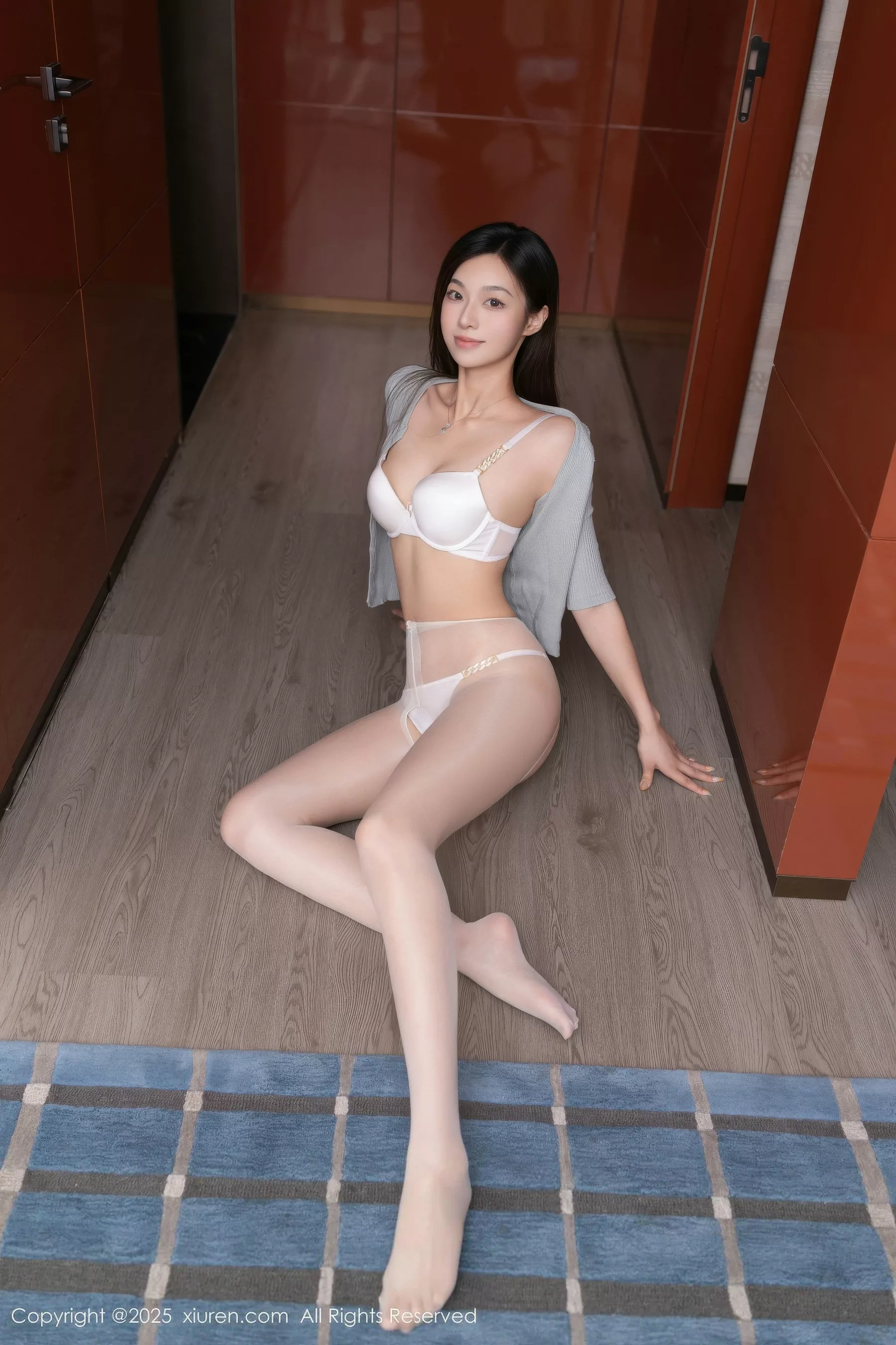 kiki柚柚性感蓝色超短牛仔裤配原色丝袜秀凹凸身材绝美写真 第 56 张